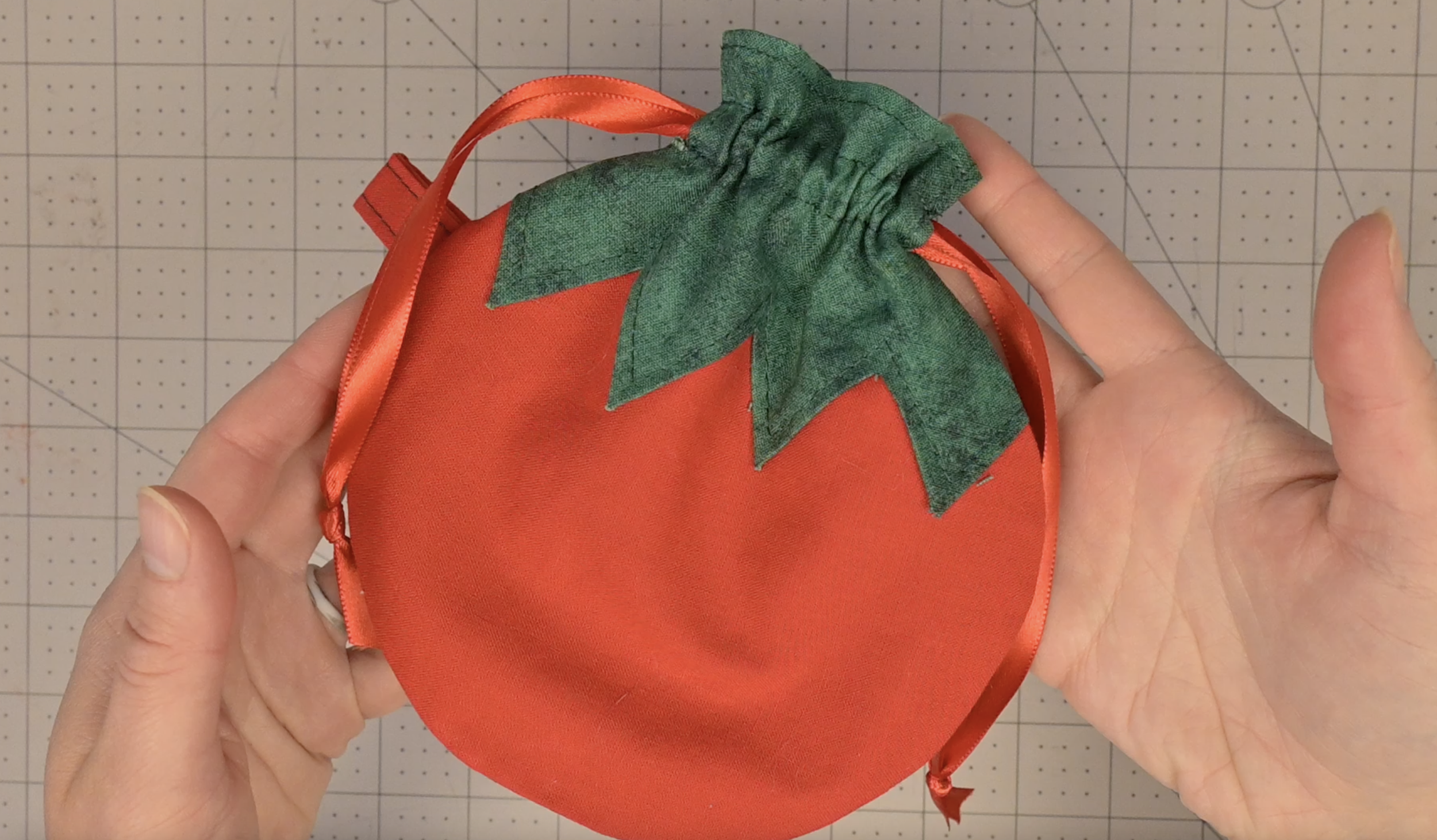 Tomato Drawstring Pouch (Lined) Step-by-Step Tutorial / Free Downloadable Pattern!