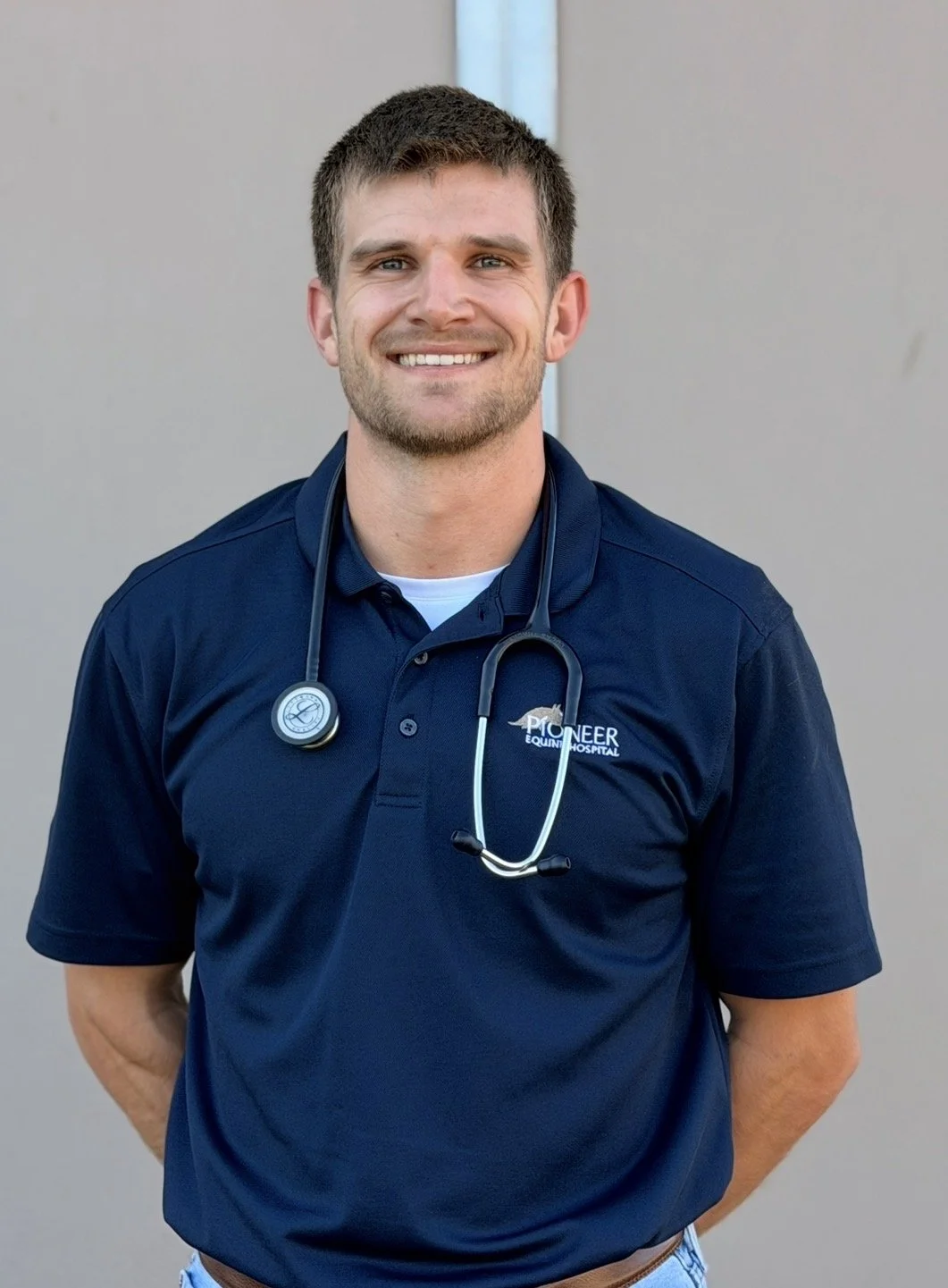 Dr. Lucas Thacker's headshot as an intern veterinarian at Pioneer Equine Hospital