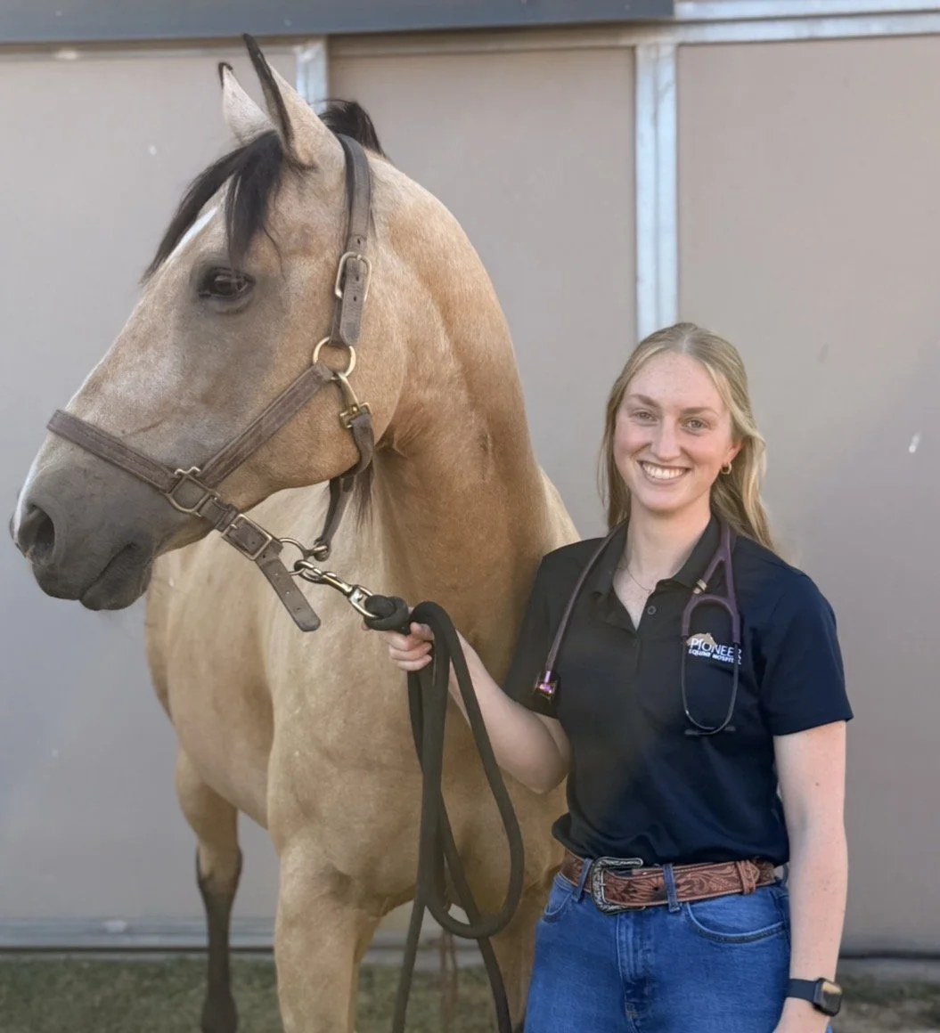 Dr.Audrey DeZell's headshot as an intern at Pioneer Equine Hospital