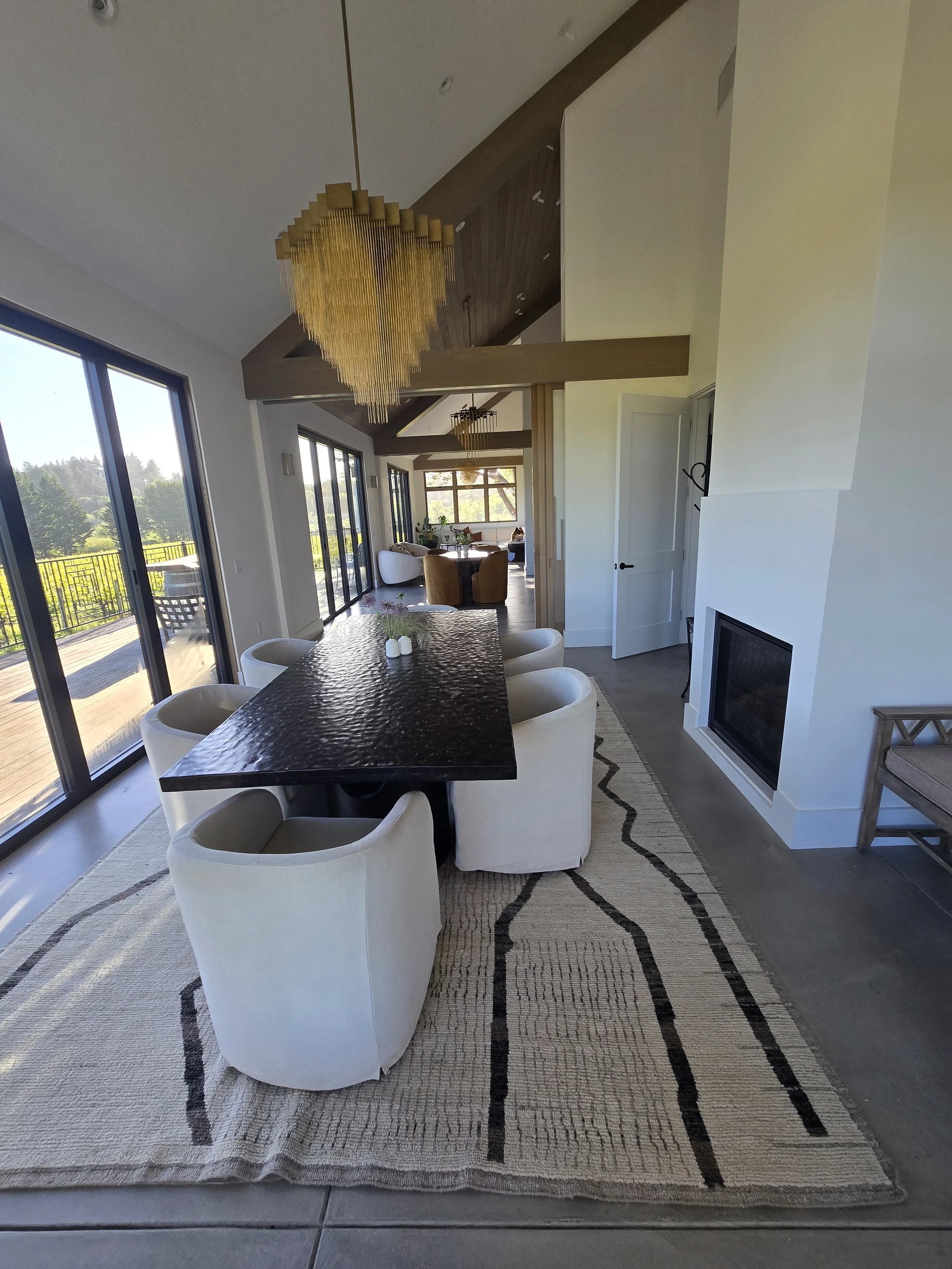 Professional commercial cleaners servicing businesses in Sonoma County