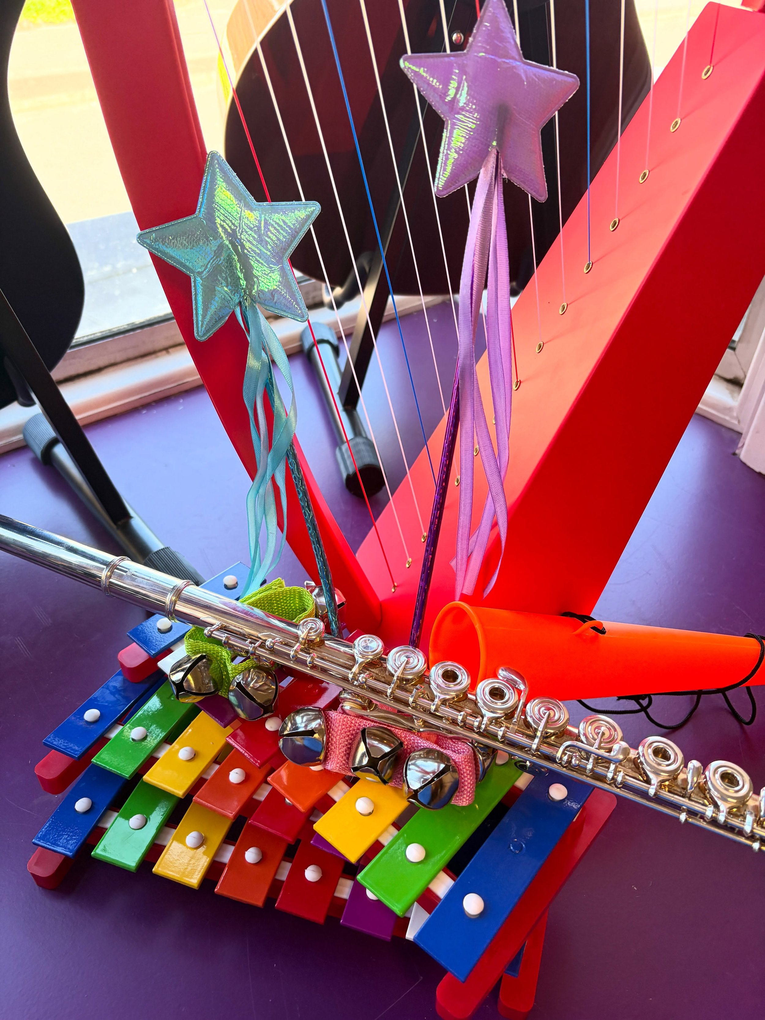 Mini Musicians this week has been all about SUPERHEROES! We&rsquo;ve used play scarves to make superhero capes, glockenspiels for tiny spider feet and whooshing web sounds, lots of different wind instruments as our heroes zoom through the sky, and bu