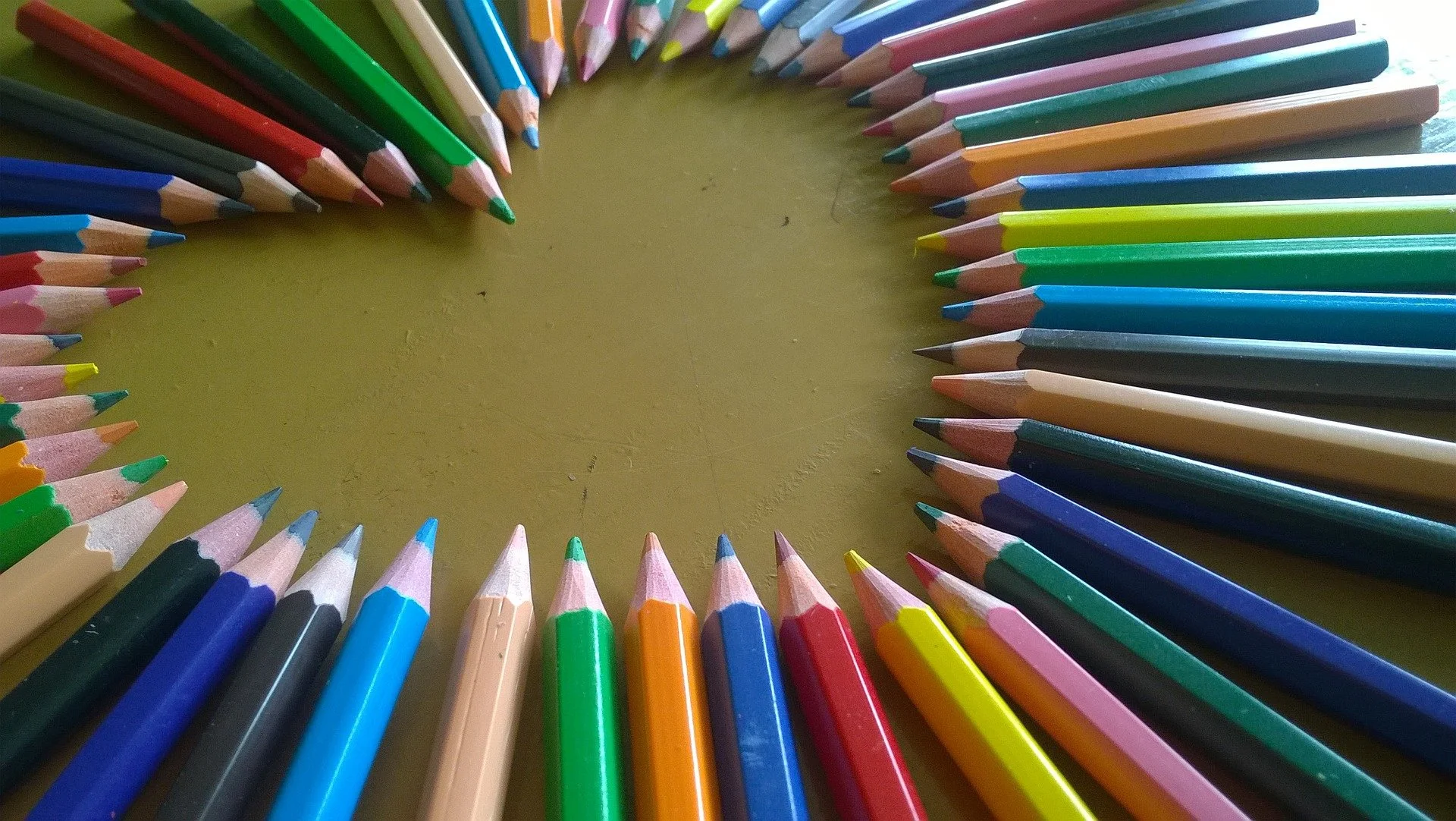 love-heart-pencils https:::pixabay.com:users:bayu_z-5655145:.jpg