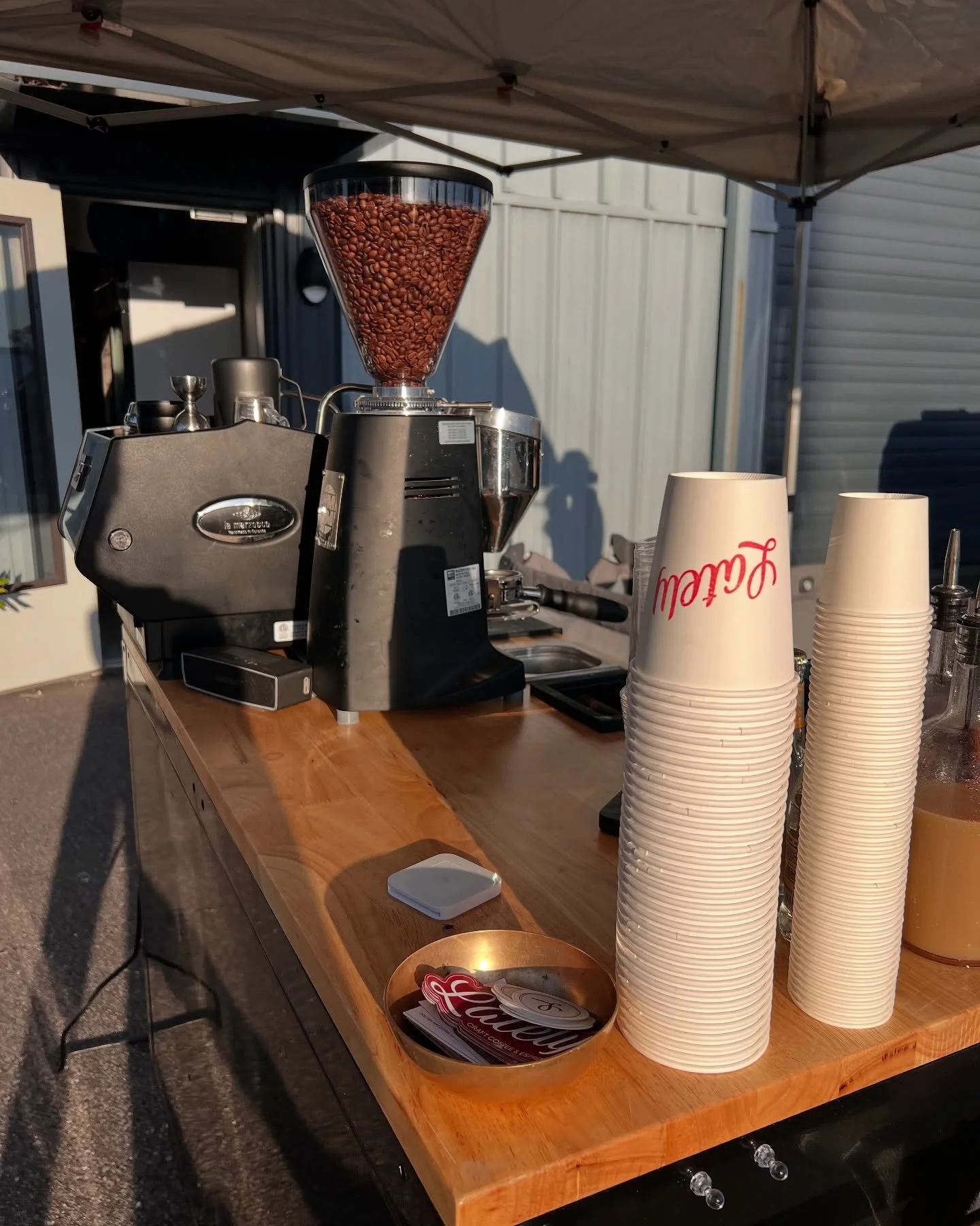 coffee cart 🤝 morning sun