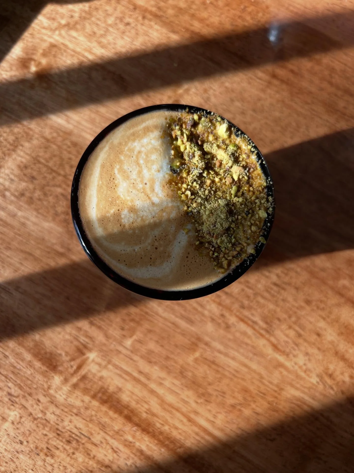 made ourselves a pistachio date cortado this weekend 🥵