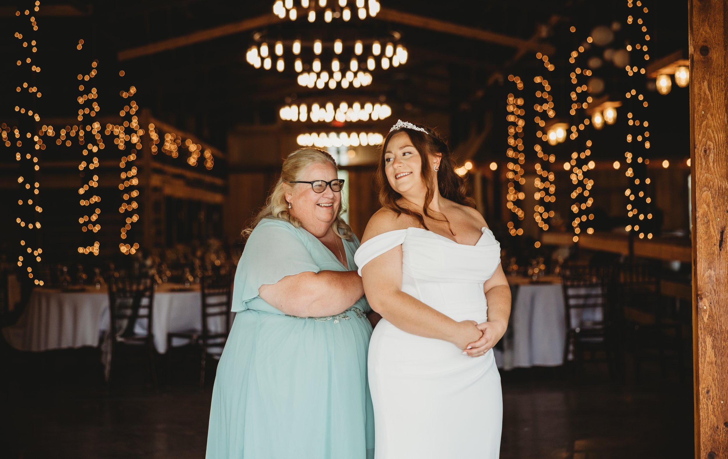 ohdeercollective-ohio-engagement-wedding-maternity-photographer-barnatrushcreek-6.jpg