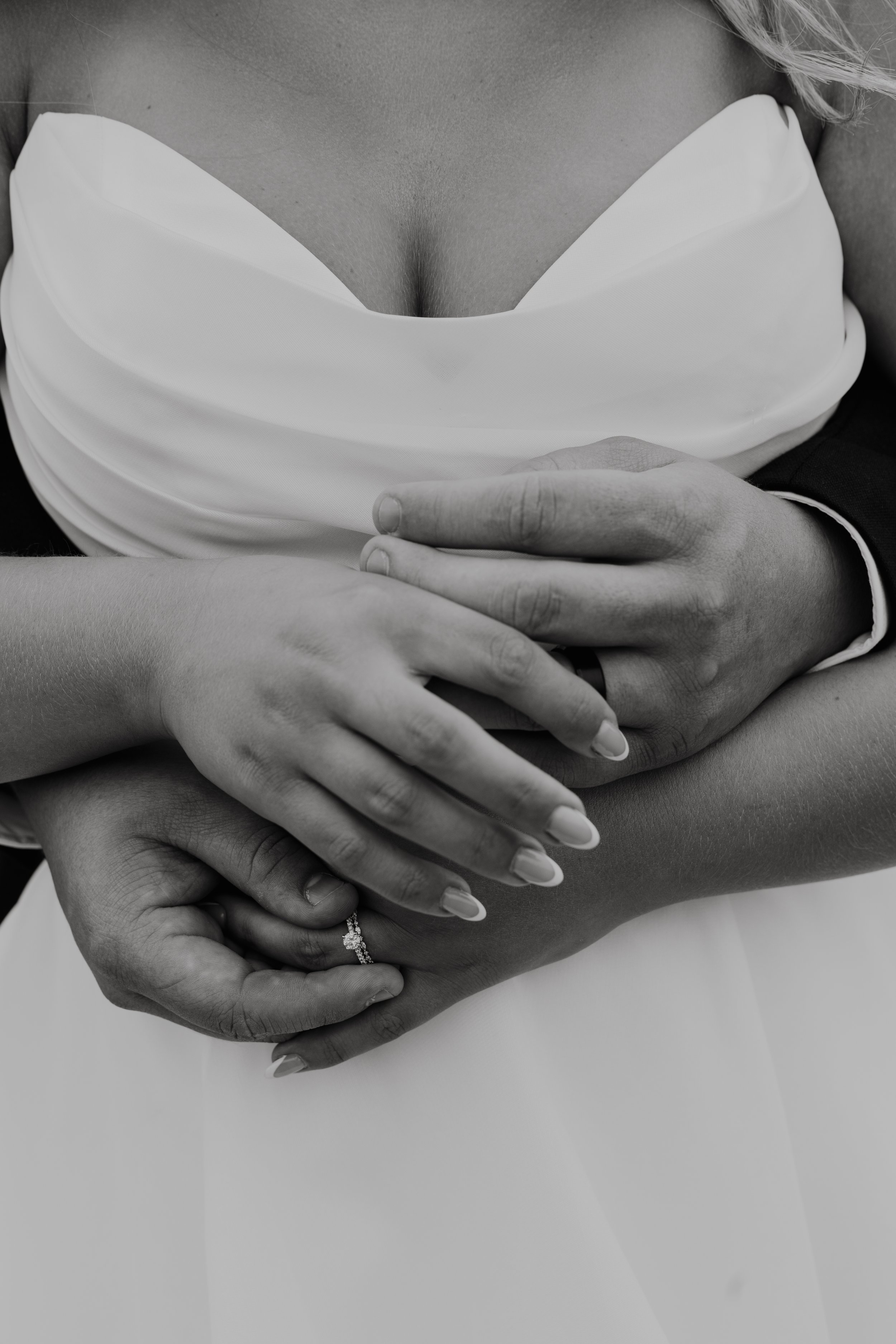 ohdeercollective-ohio-engagement-wedding-photographer-oldbarnsatdryrunfarms-38.jpg