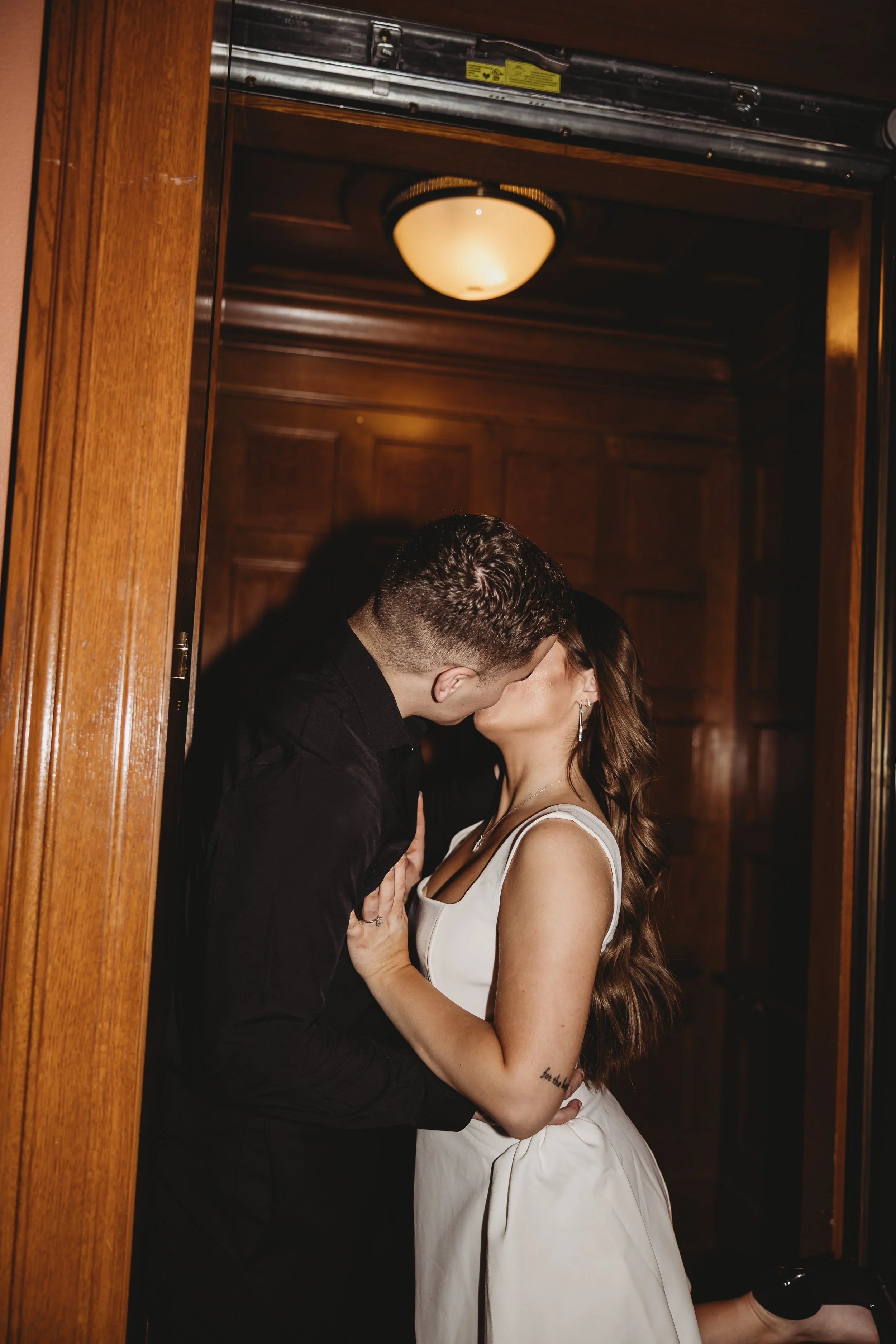 ohdeercollective-ohio-statehouse-wedding-photographer-108.jpg
