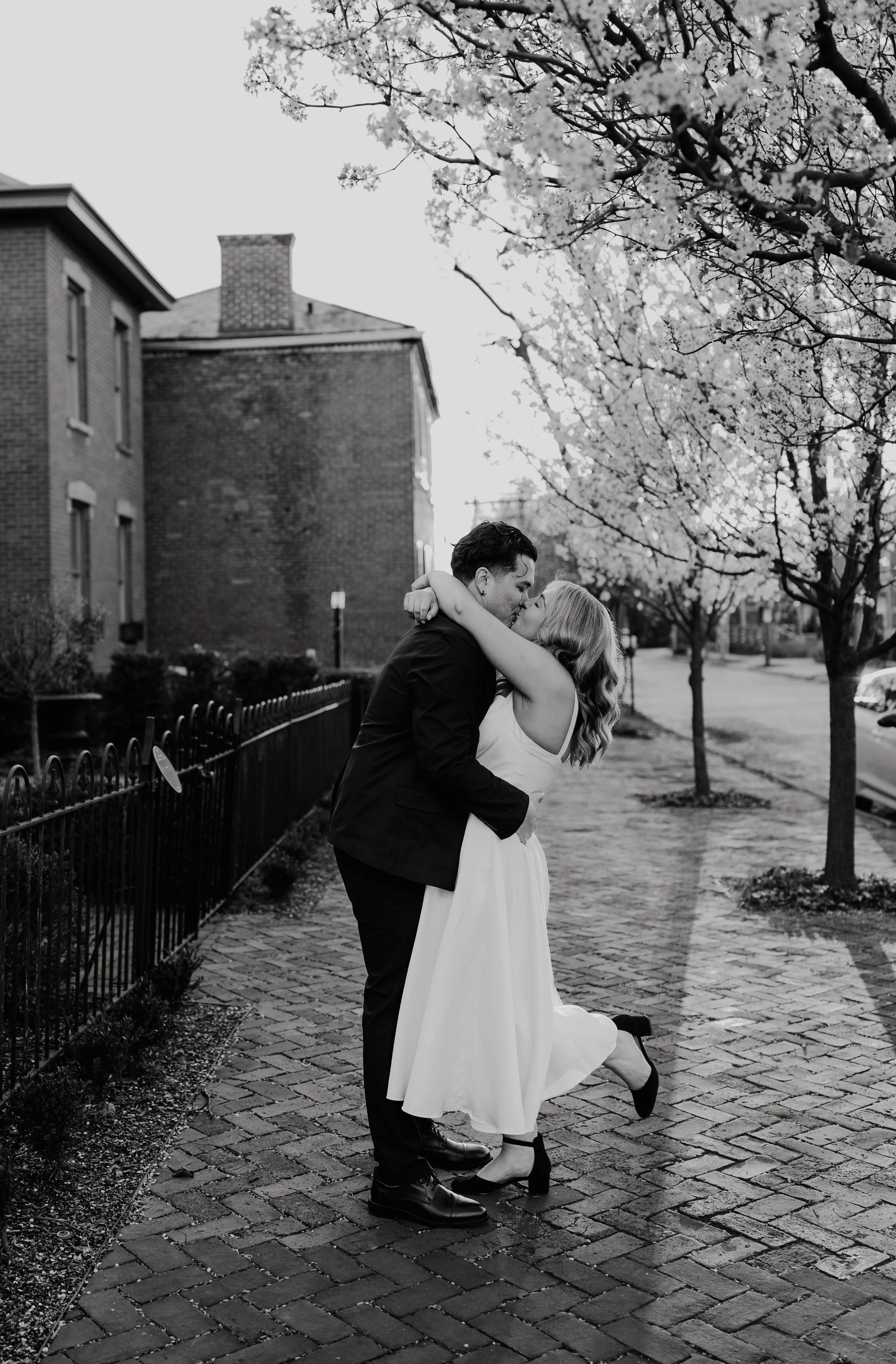 ohdeercollective-ohio-engagement-schiller-park-german-village-wedding-photographer-76.jpg