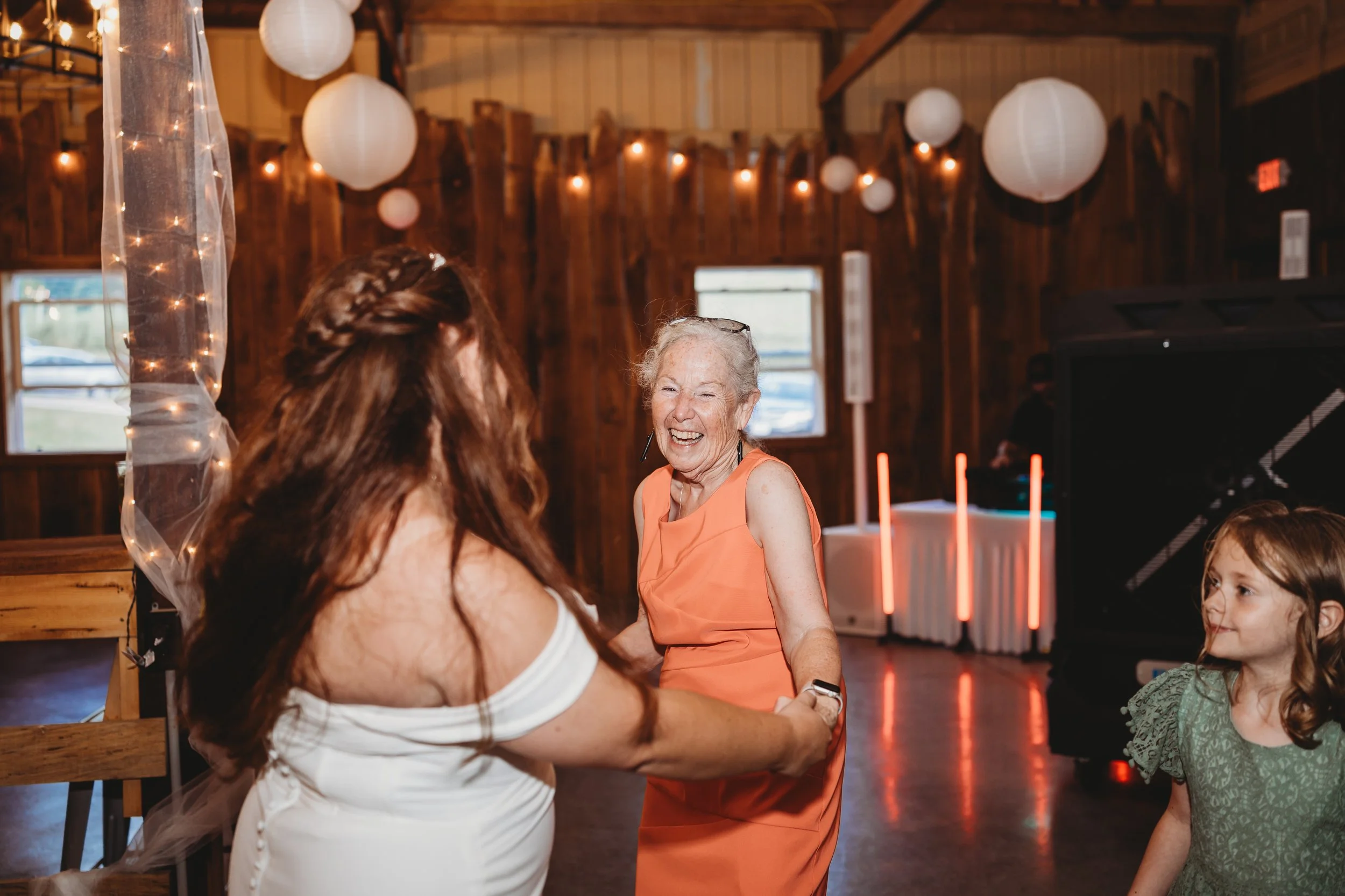 ohdeercollective-ohio-engagement-wedding-maternity-photographer-barnatrushcreek-30.jpg