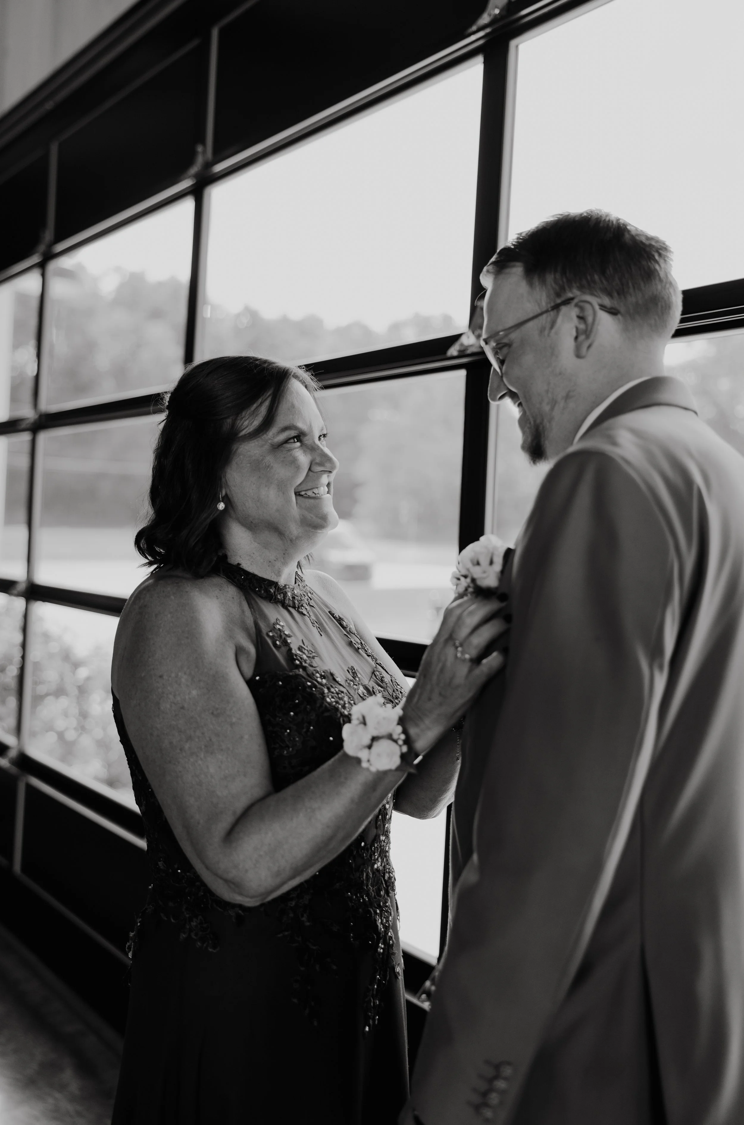 ohdeercollective-ohio-engagement-wedding-maternity-photographer-birdseyebarn-norton-9.jpg