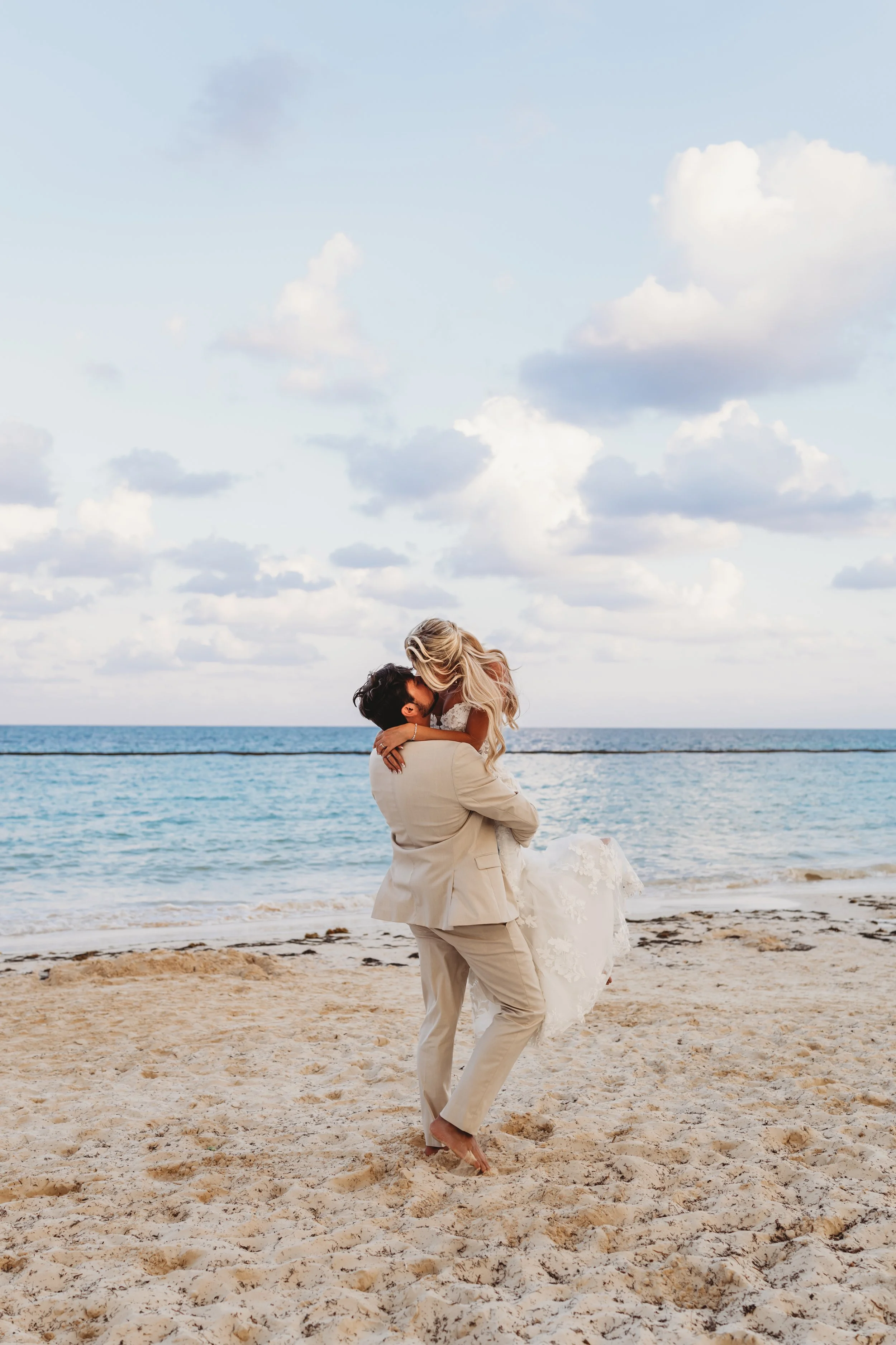 ohdeercollective-cancun-royaltonsplash-ohio-wedding-photographer-940.jpg