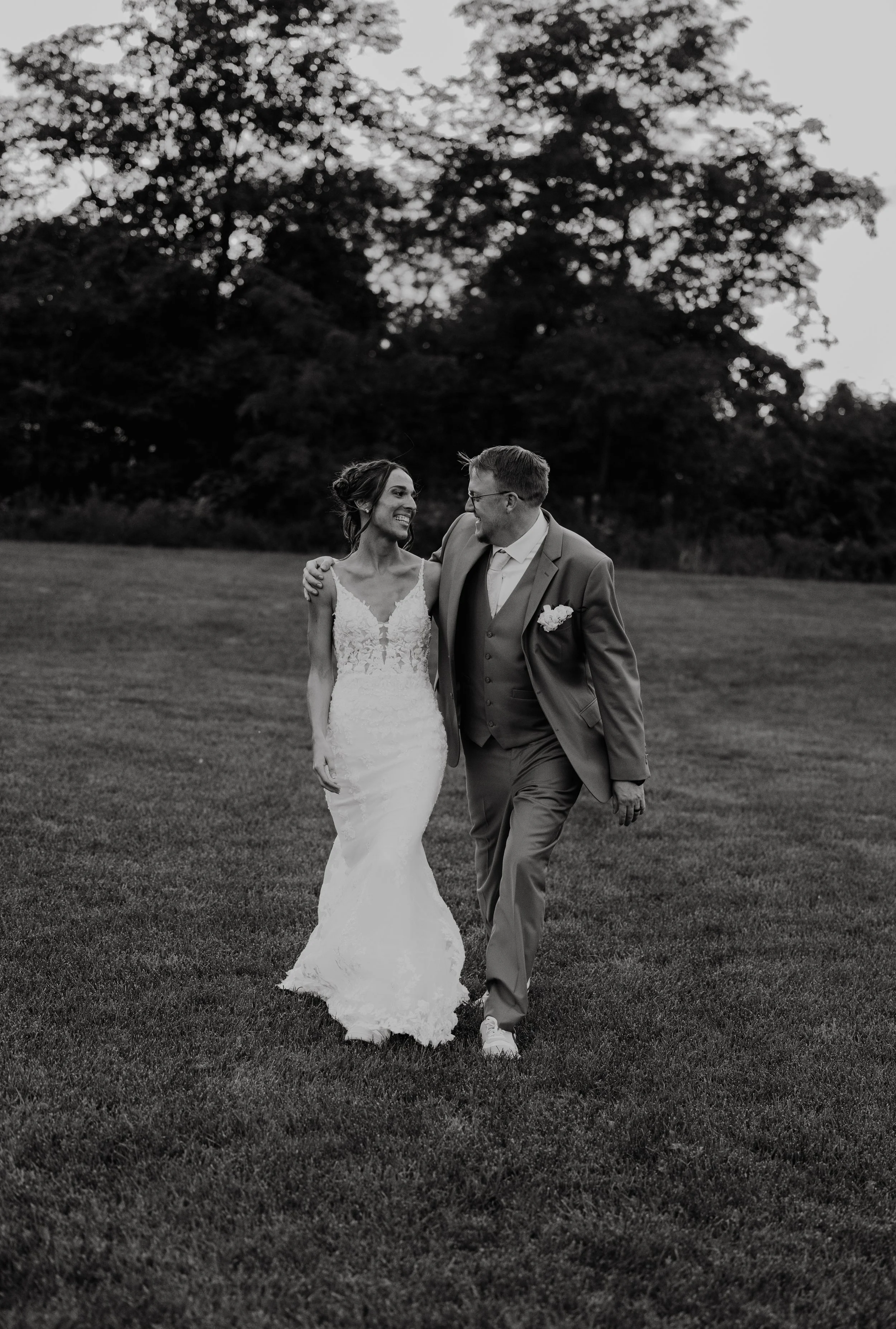ohdeercollective-ohio-engagement-wedding-maternity-photographer-birdseyebarn-norton-47.jpg
