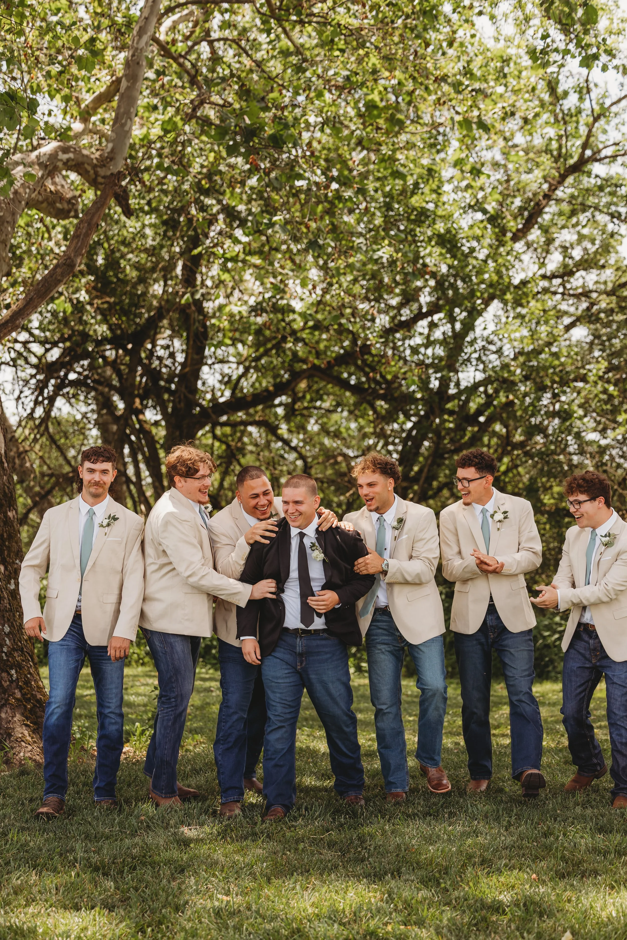 ohdeercollective-ohio-engagement-wedding-photographer-oldbarnsatdryrunfarms-15.jpg