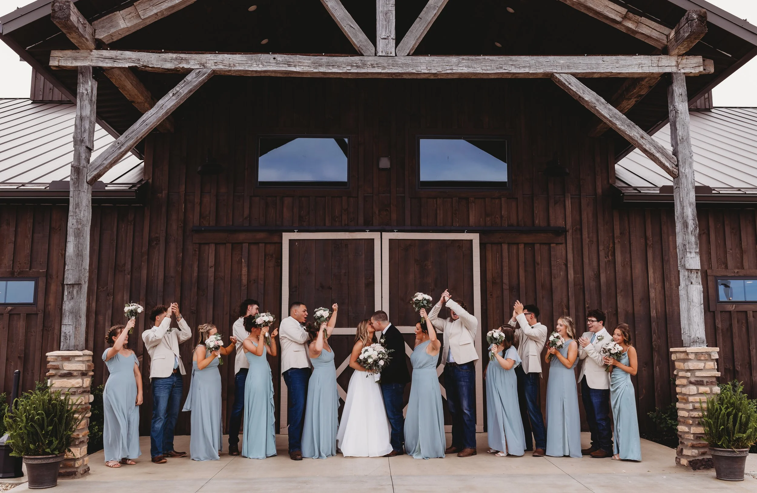 ohdeercollective-ohio-engagement-wedding-photographer-oldbarnsatdryrunfarms-25.jpg