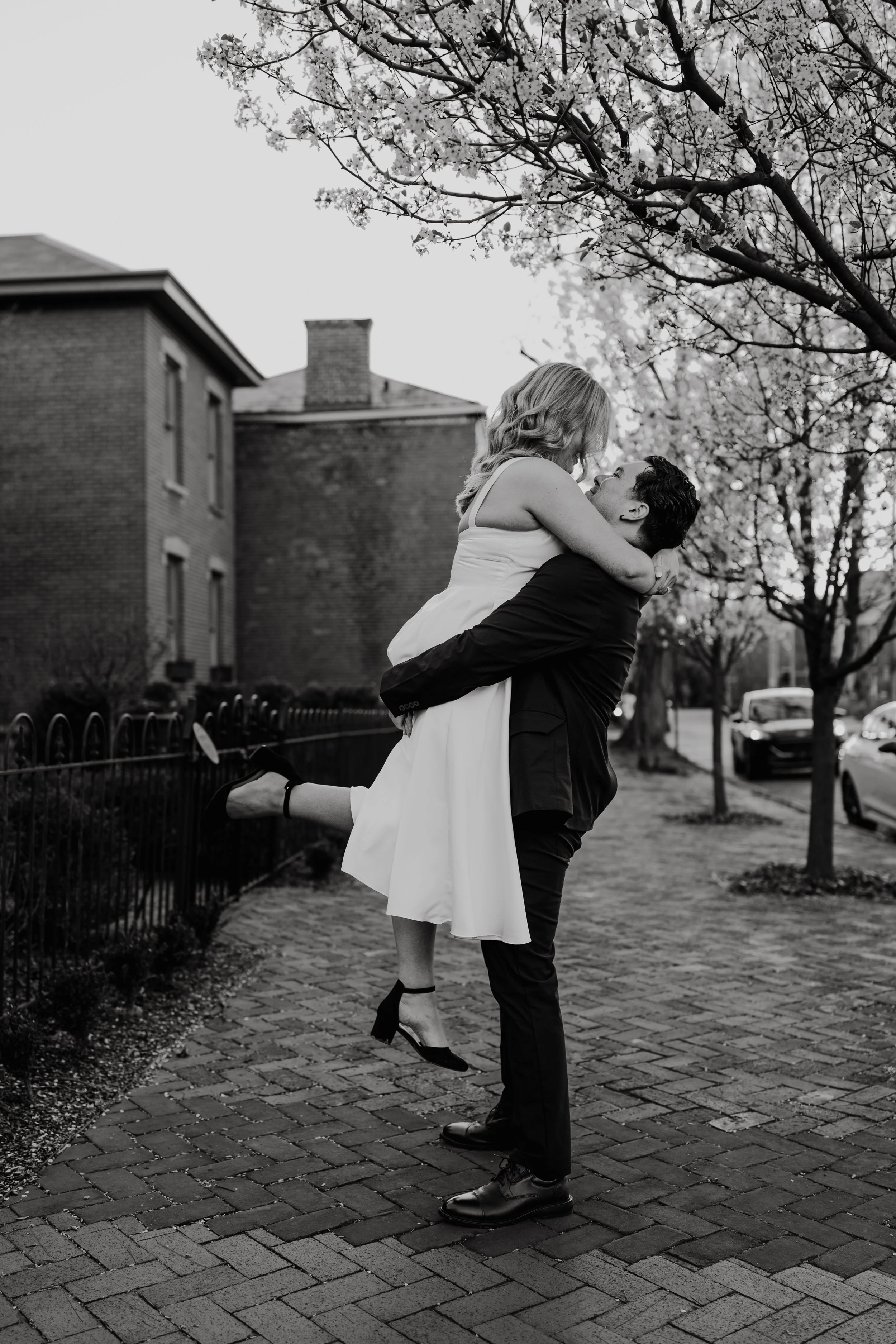 ohdeercollective-ohio-engagement-schiller-park-german-village-wedding-photographer-103.jpg