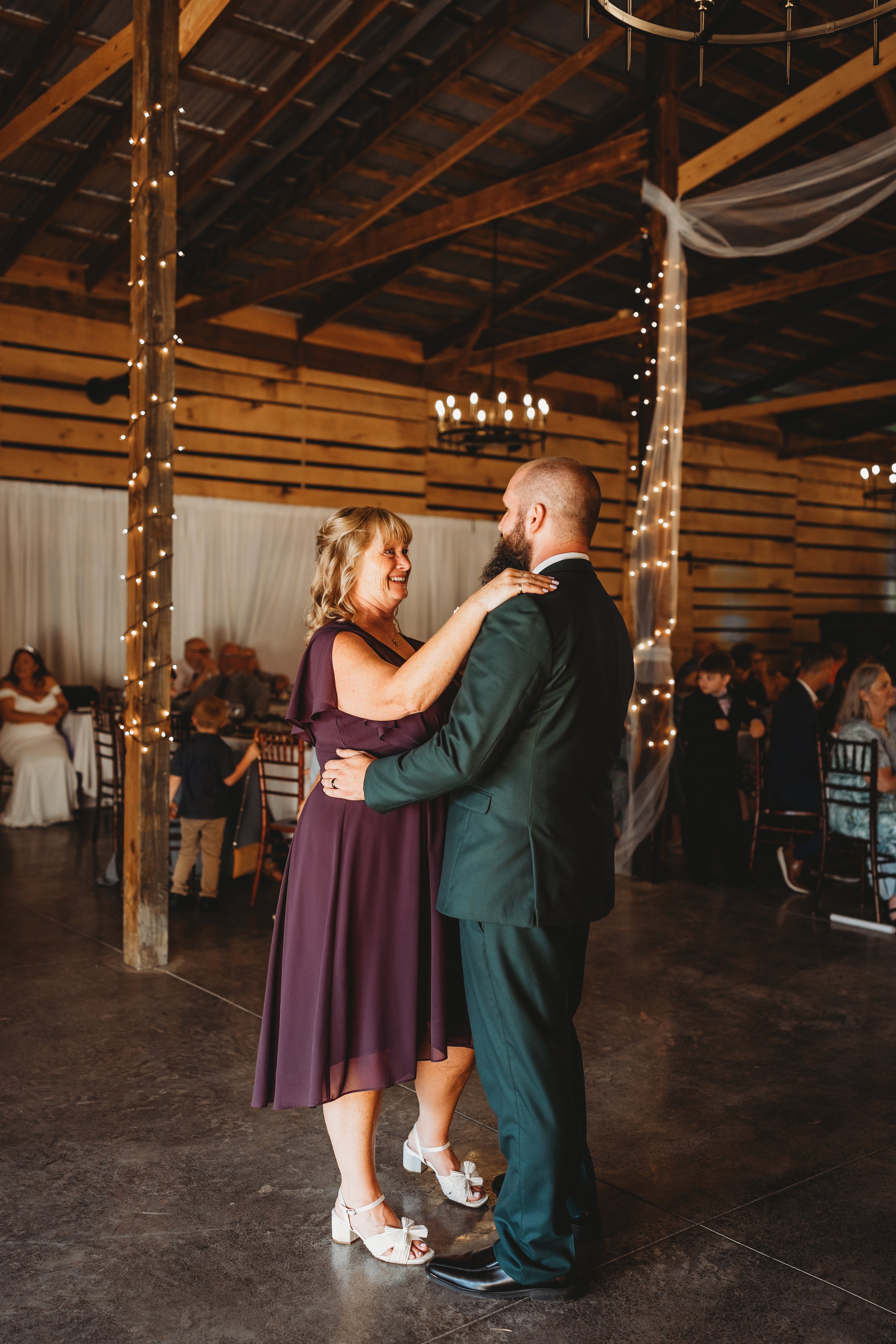 ohdeercollective-ohio-engagement-wedding-maternity-photographer-barnatrushcreek-28.jpg