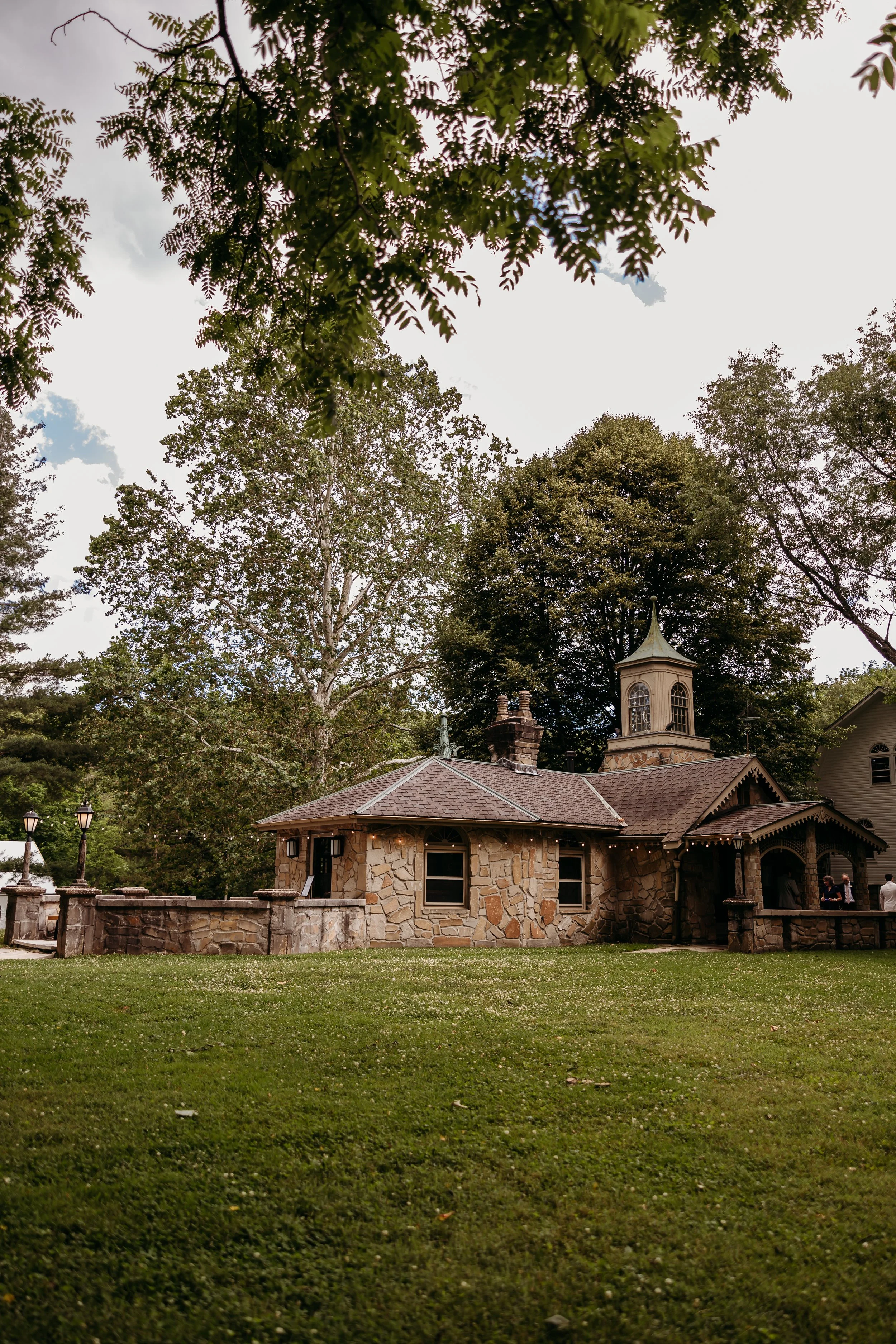ohdeercollective-ohio-engagement-wedding-photographer-hineshill-2.jpg