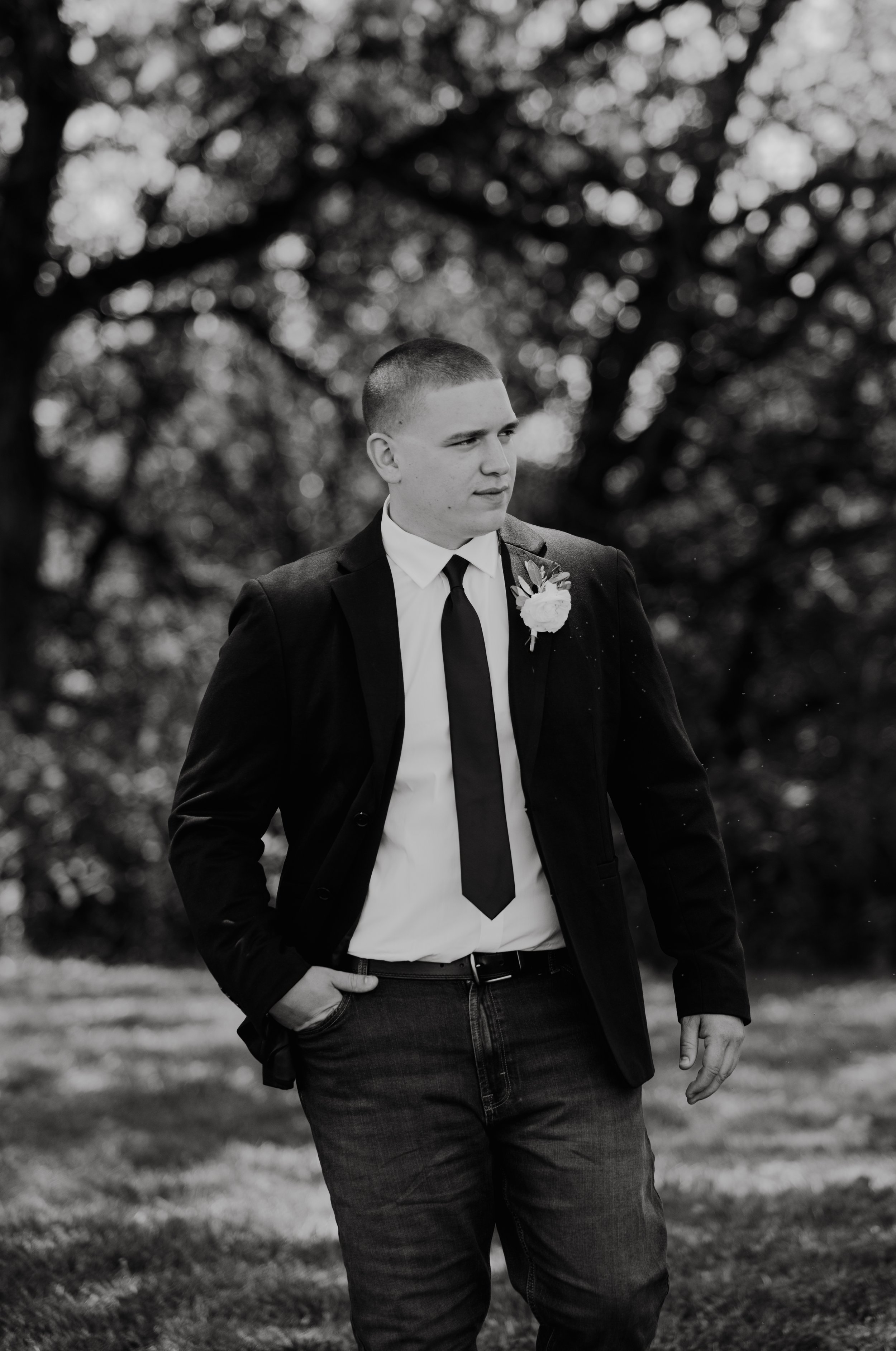 ohdeercollective-ohio-engagement-wedding-photographer-oldbarnsatdryrunfarms-16.jpg