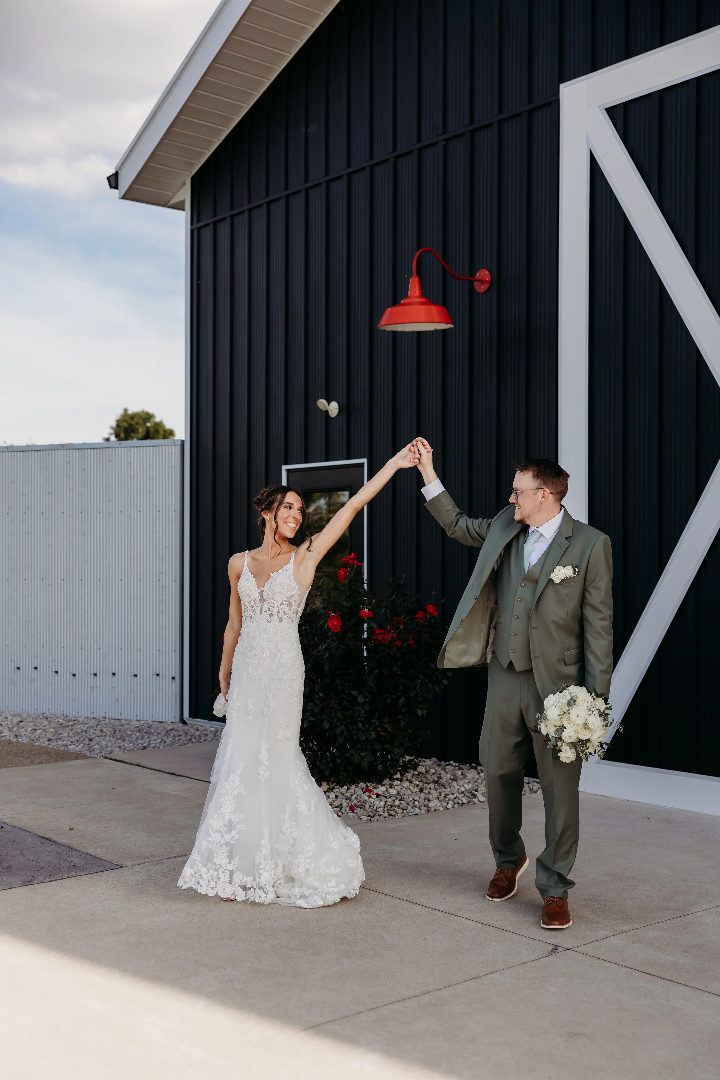 ohdeercollective-ohio-engagement-wedding-maternity-photographer-birdseyebarn-norton-32.jpg