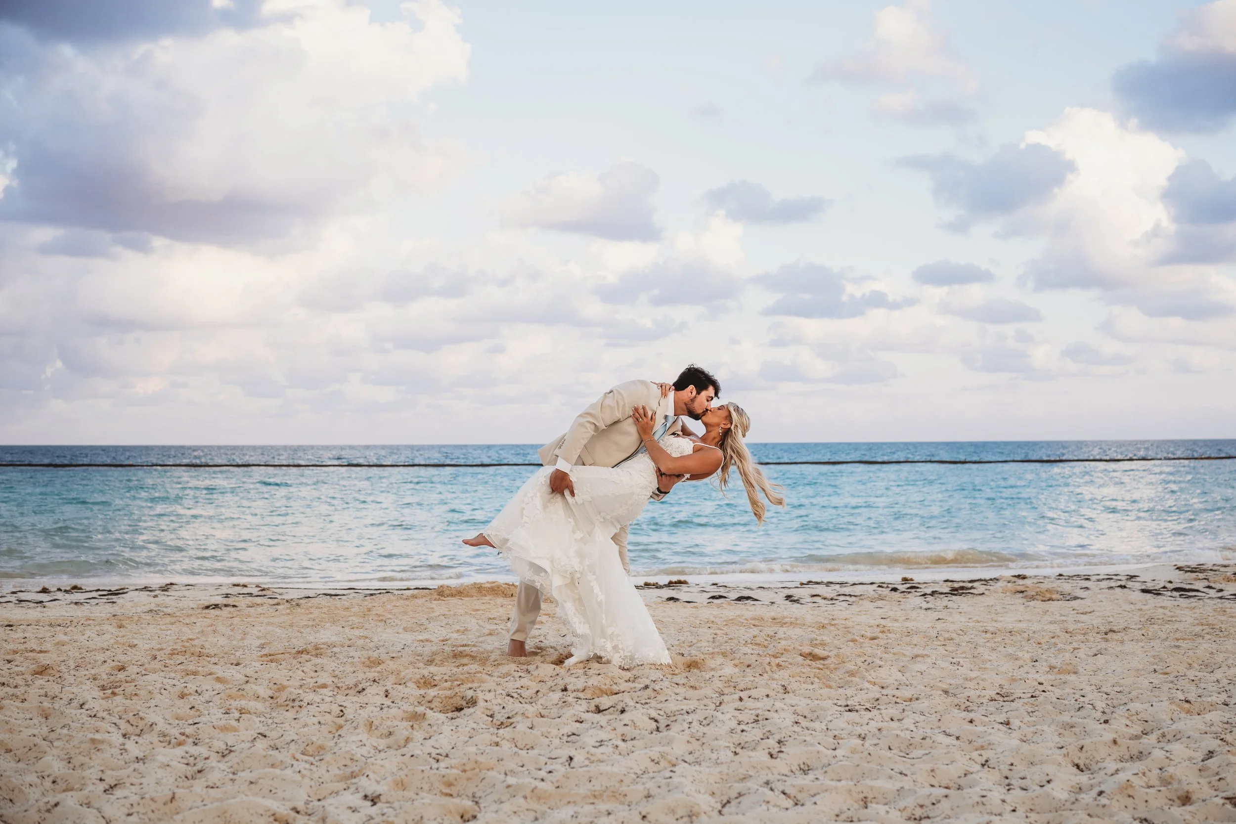ohdeercollective-cancun-royaltonsplash-ohio-wedding-photographer-951.jpg