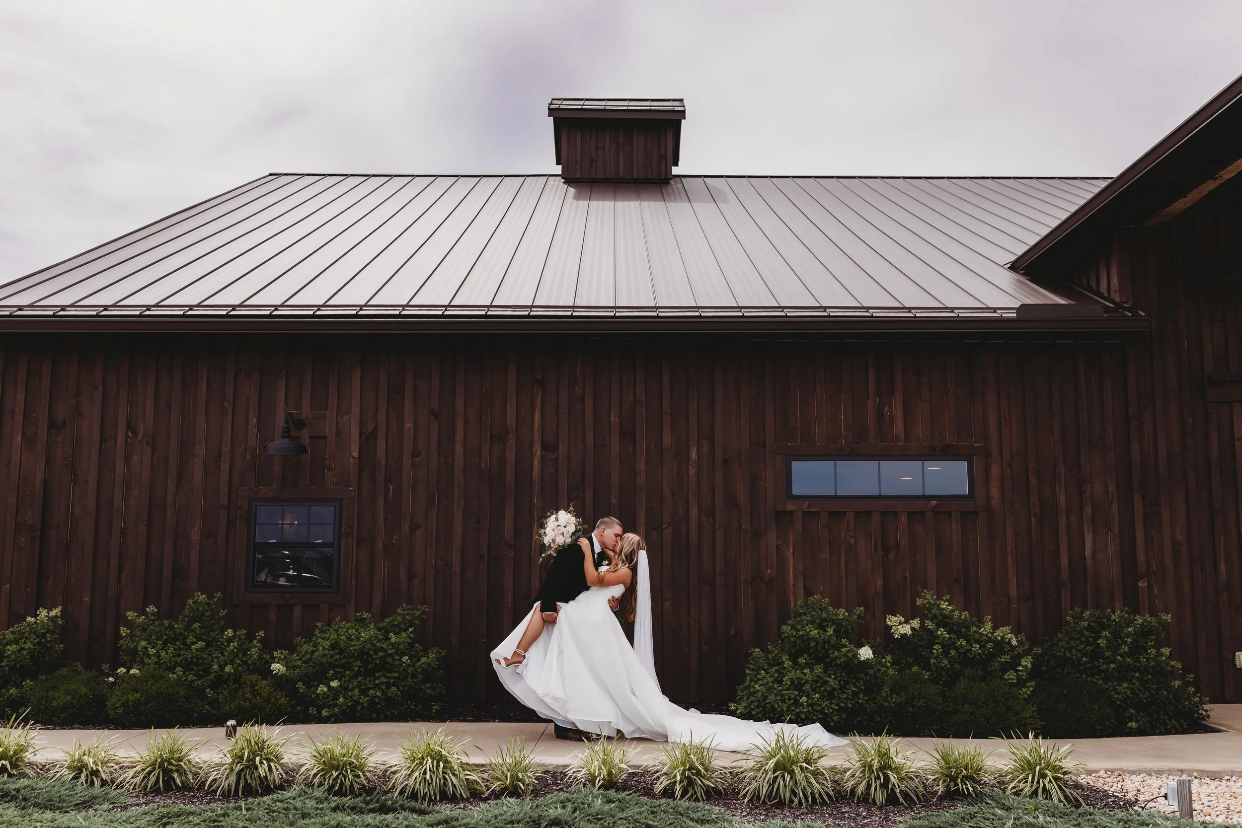 Nick & Ali | Old Barns at Dry Run Farms Wedding | Williamsport, Ohio