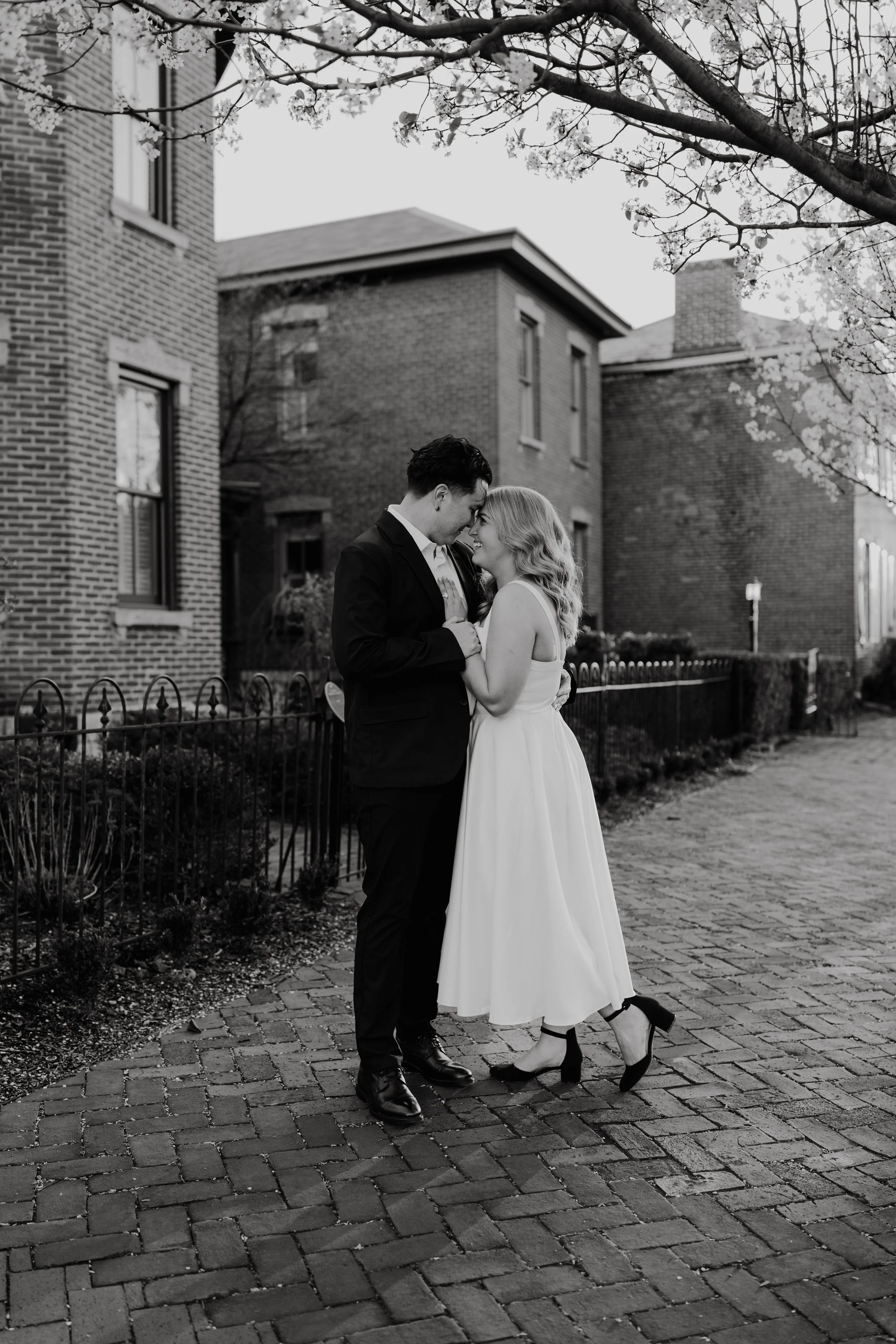 ohdeercollective-ohio-engagement-schiller-park-german-village-wedding-photographer-52.jpg