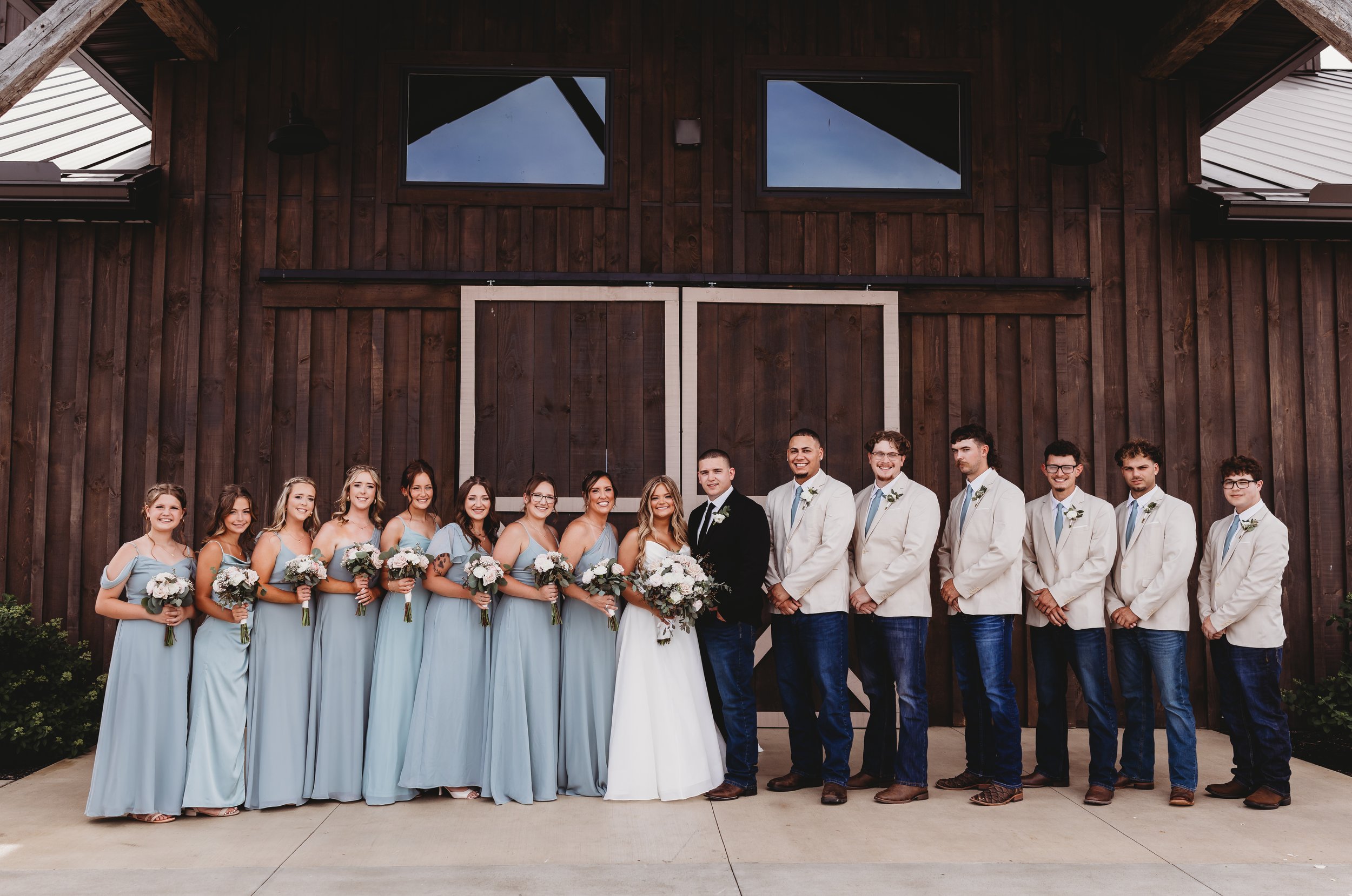 ohdeercollective-ohio-engagement-wedding-photographer-oldbarnsatdryrunfarms-24.jpg