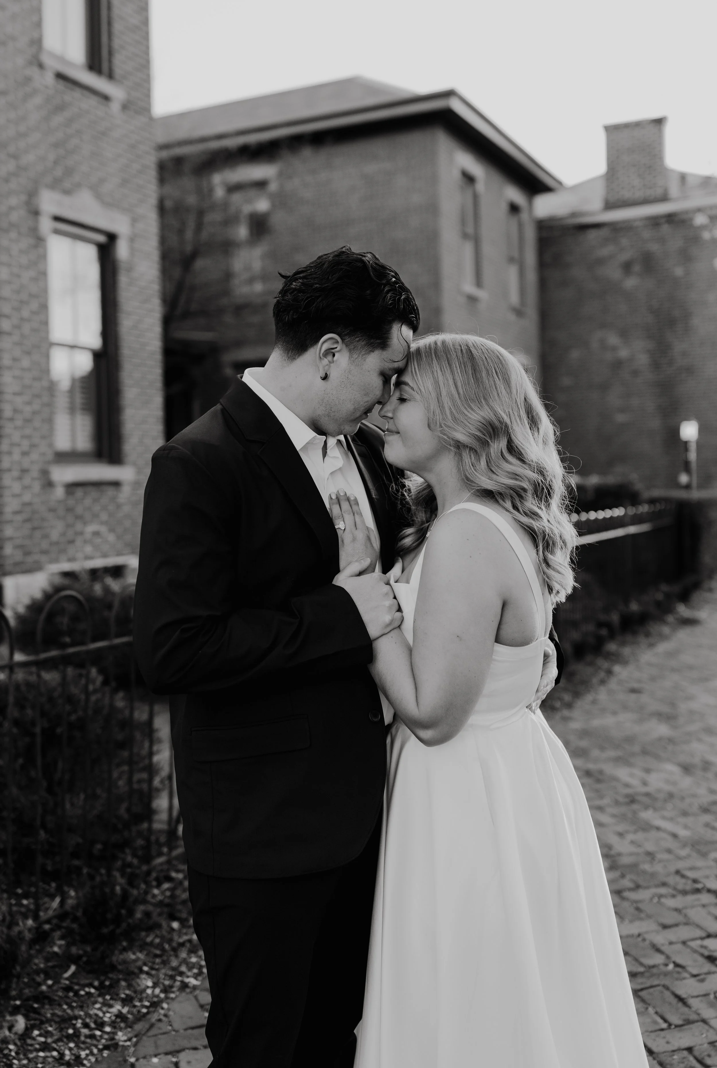 ohdeercollective-ohio-engagement-schiller-park-german-village-wedding-photographer-54.jpg