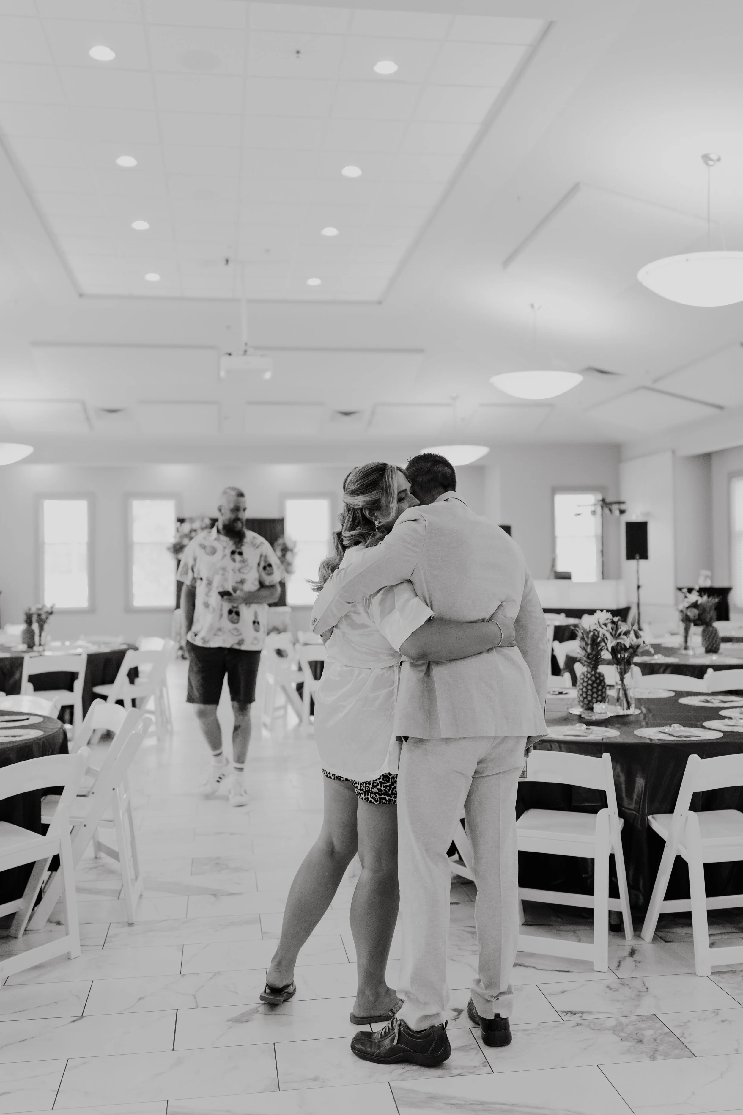 ohdeercollective-ohio-engagement-wedding-photographer-station67-53.jpg