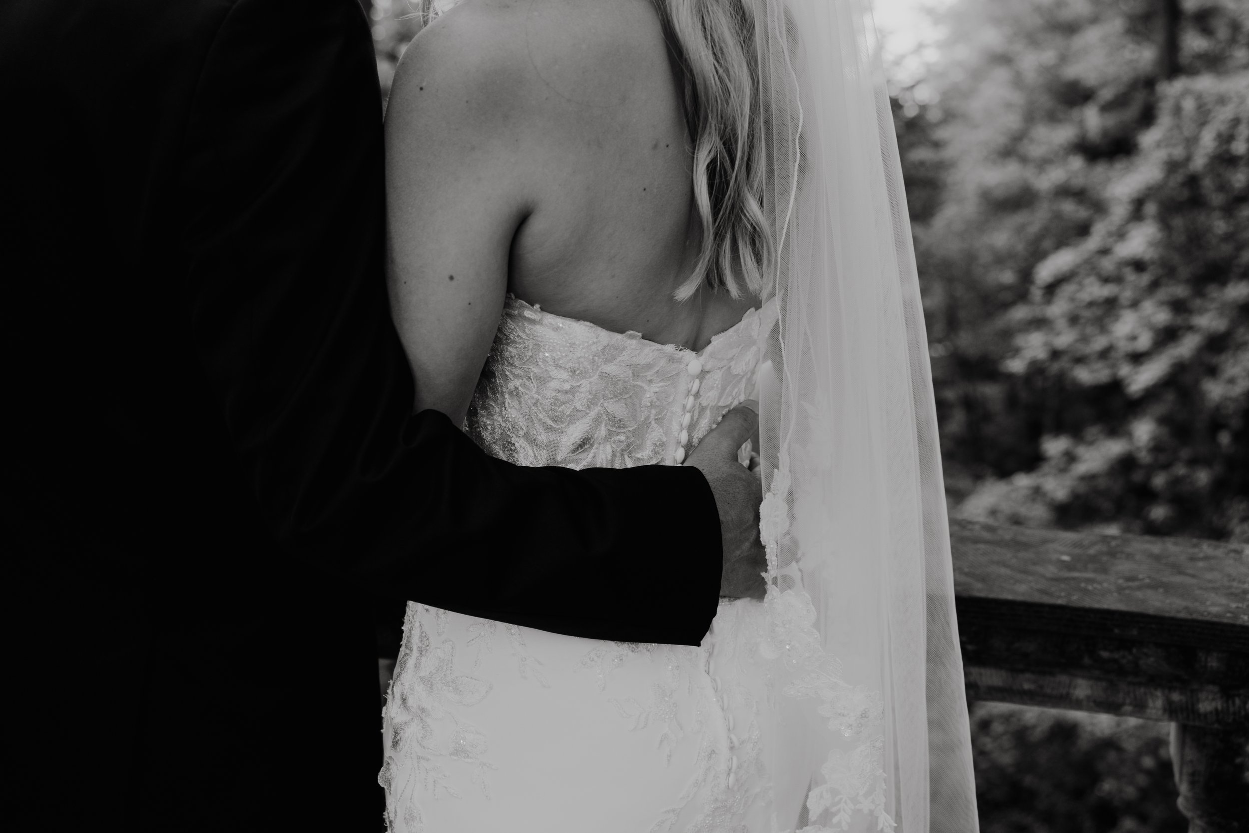 ohdeercollective-ohio-engagement-wedding-maternity-photographer-thebank-akron-315.jpg