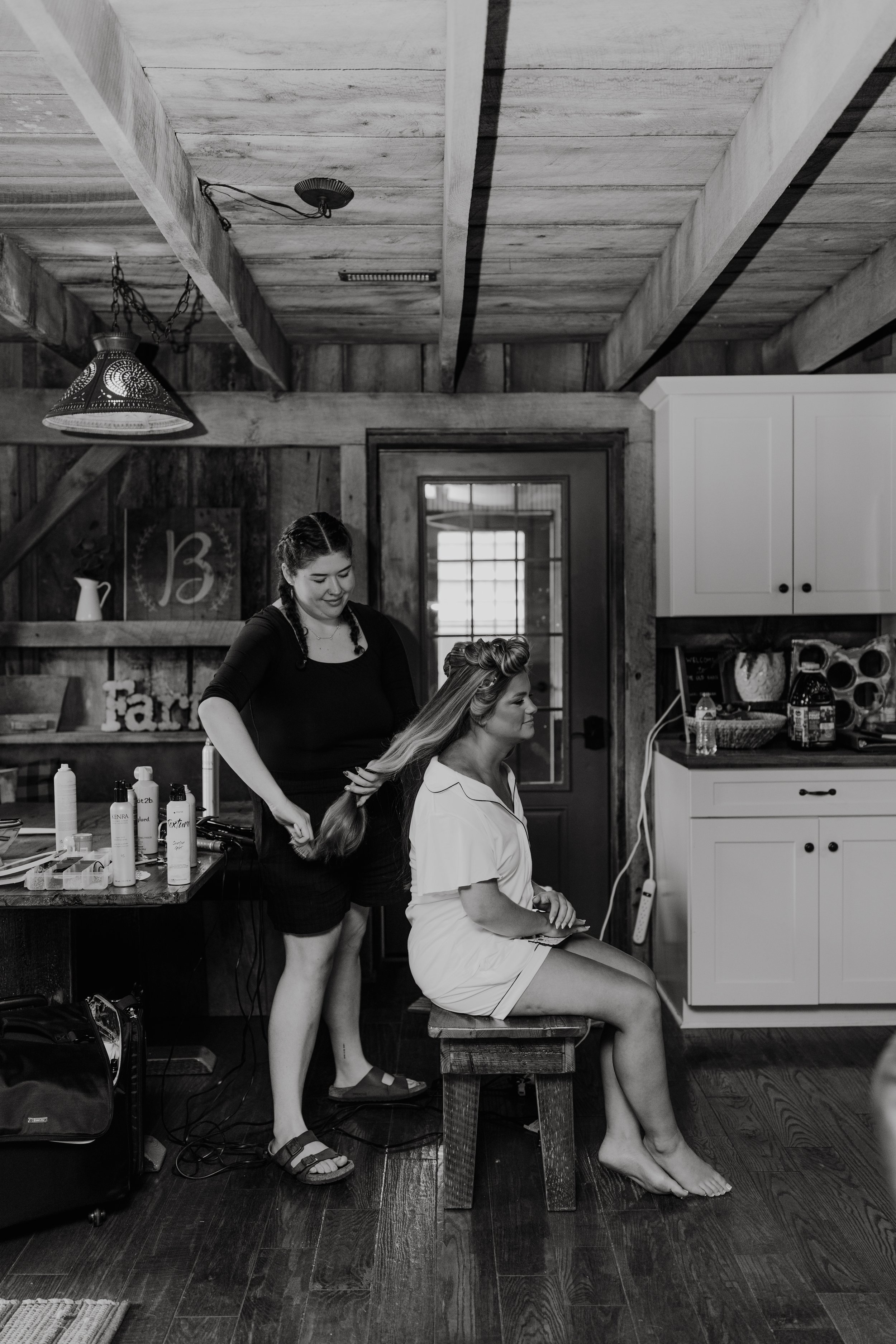 ohdeercollective-ohio-engagement-wedding-photographer-oldbarnsatdryrunfarms-2.jpg