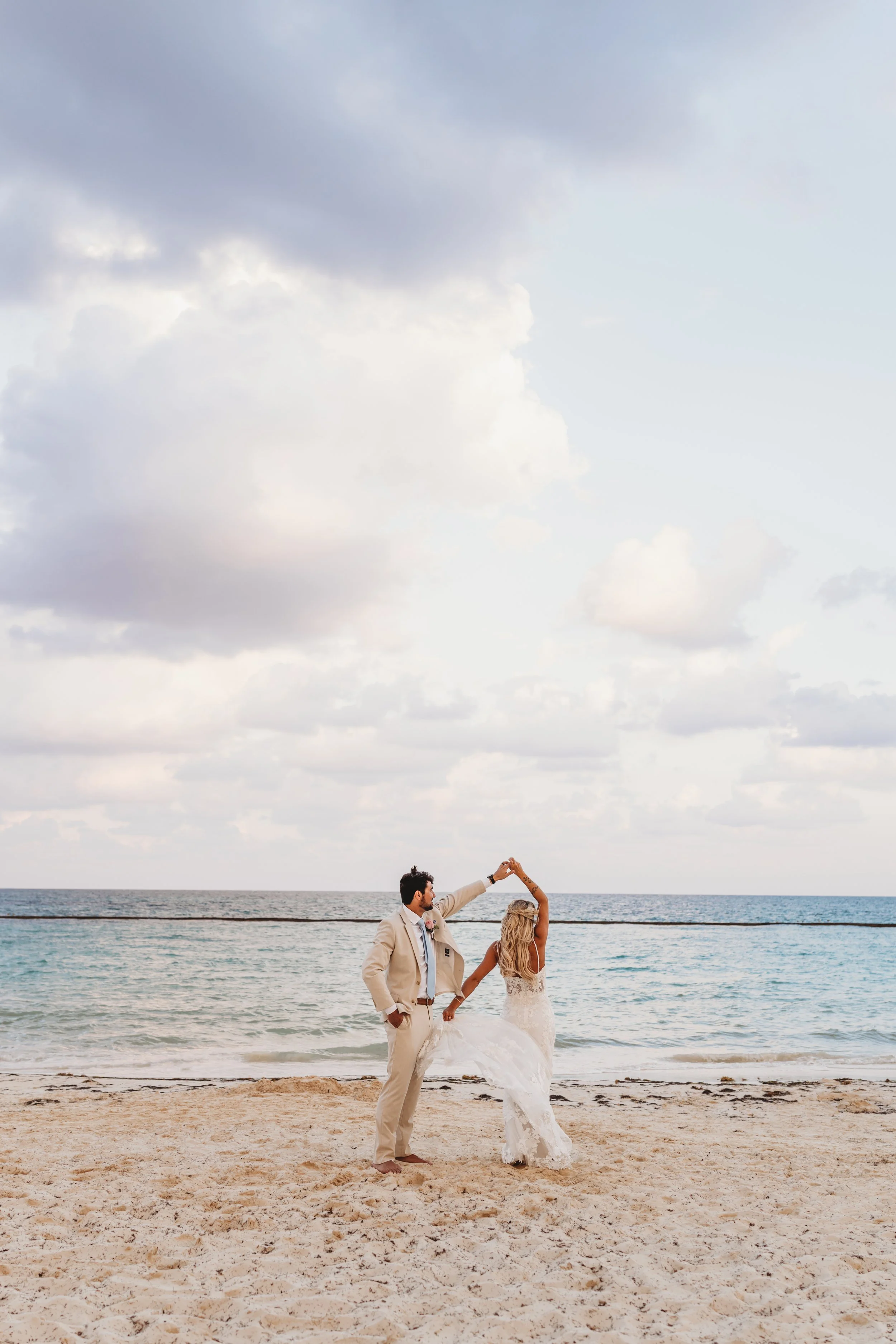 ohdeercollective-cancun-royaltonsplash-ohio-wedding-photographer-981.jpg