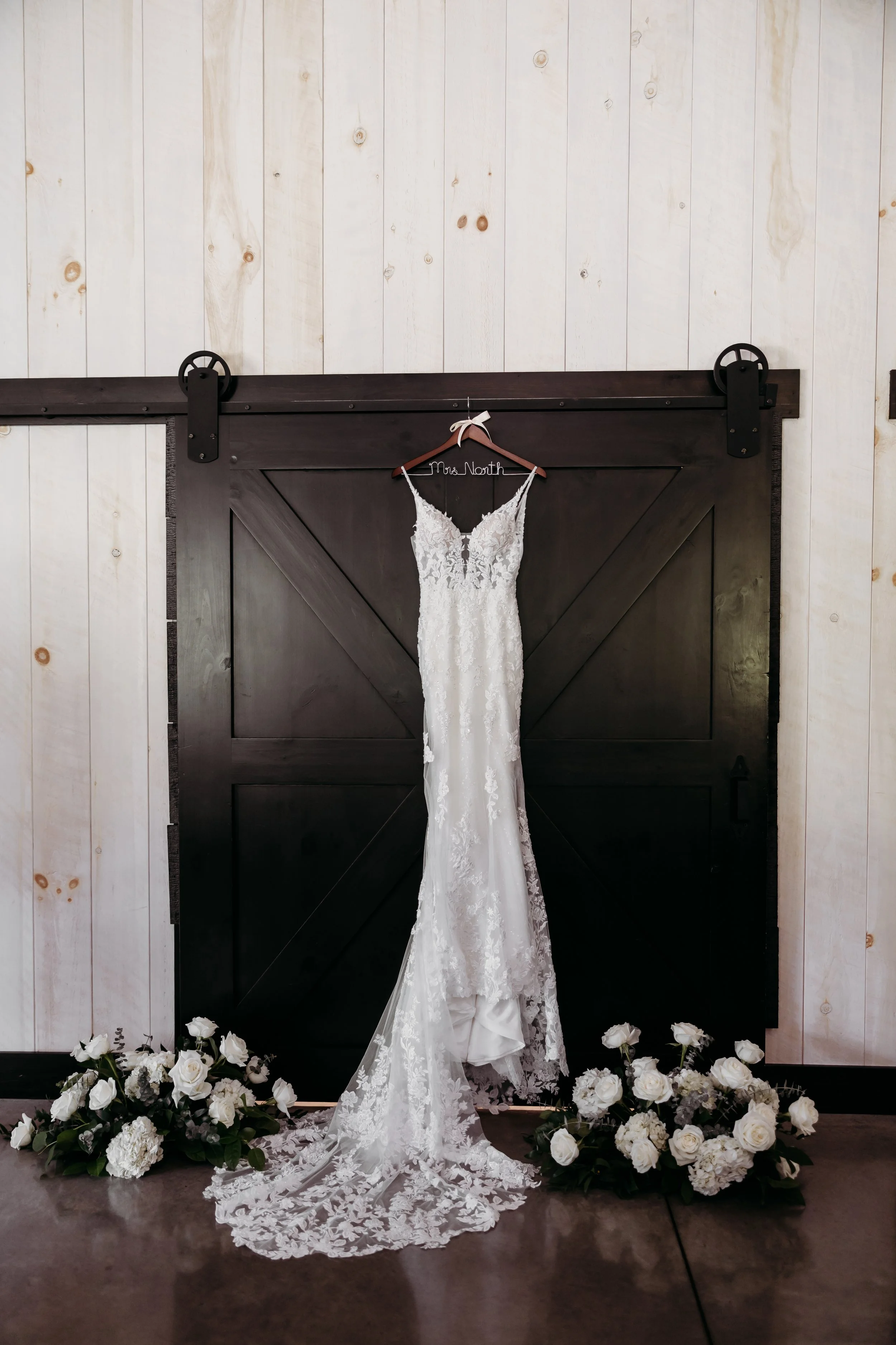 ohdeercollective-ohio-engagement-wedding-maternity-photographer-birdseyebarn-norton-5.jpg