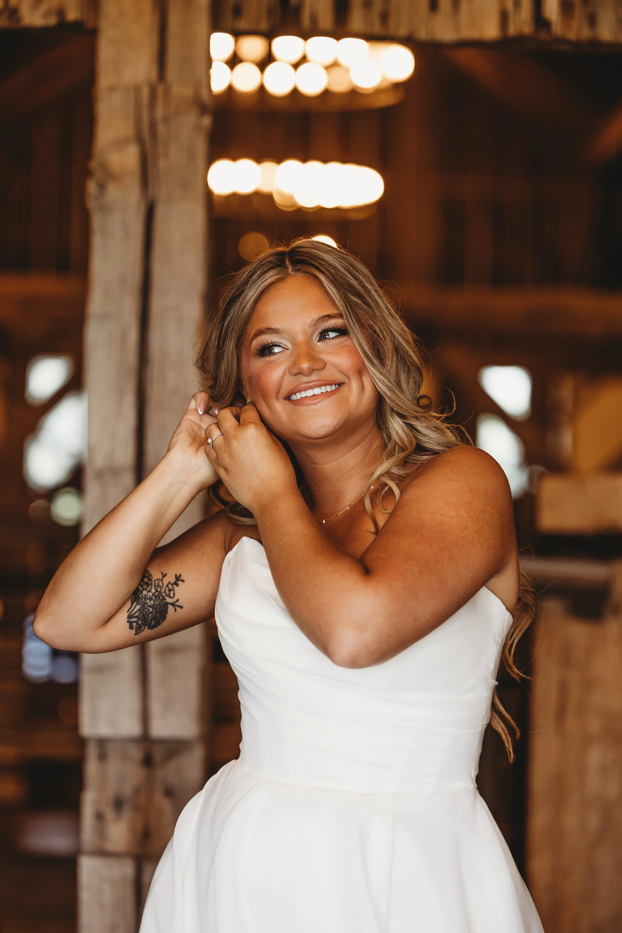 ohdeercollective-ohio-engagement-wedding-photographer-oldbarnsatdryrunfarms-8.jpg