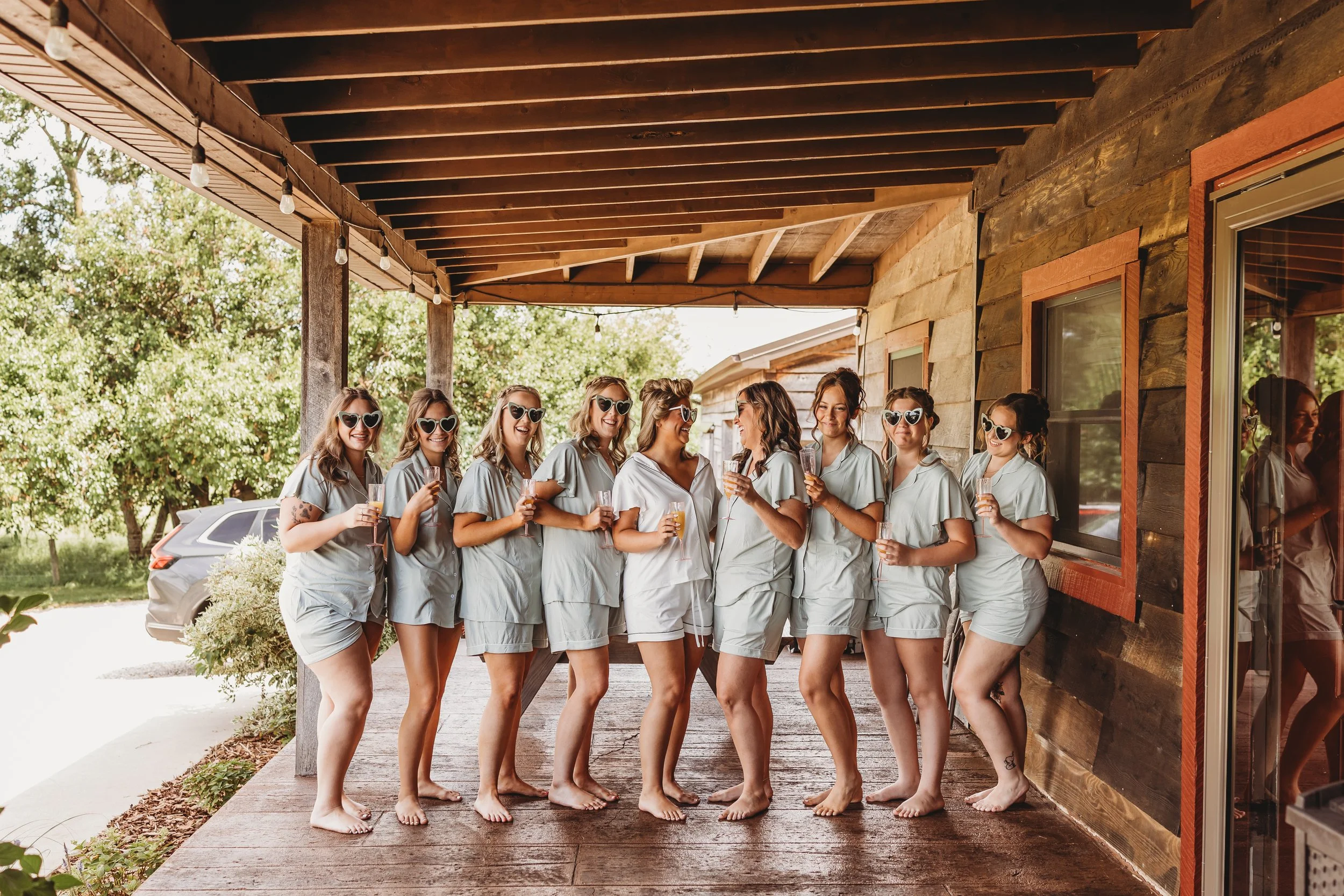 ohdeercollective-ohio-engagement-wedding-photographer-oldbarnsatdryrunfarms-3.jpg