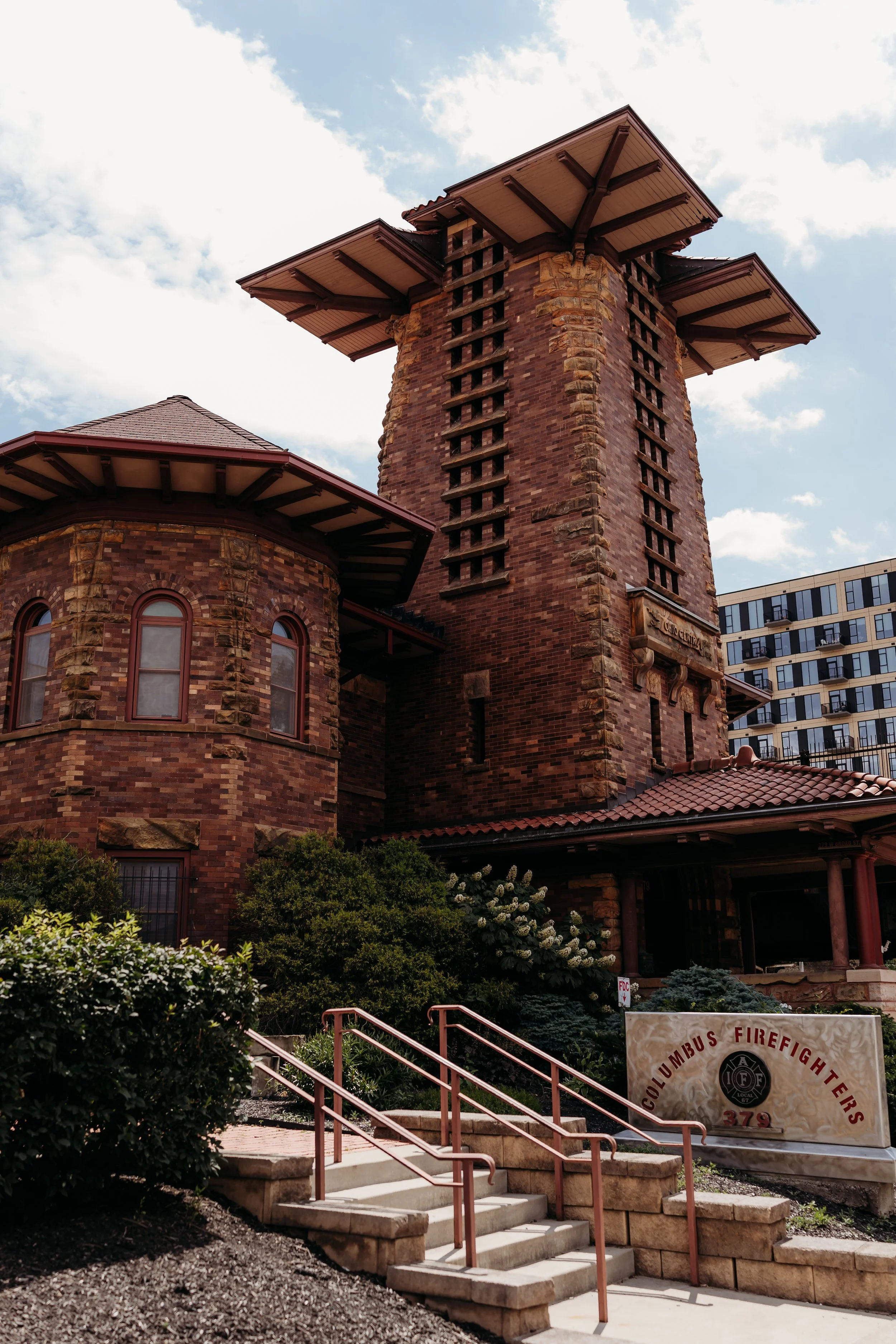 ohdeercollective-ohio-engagement-wedding-photographer-station67-40.jpg
