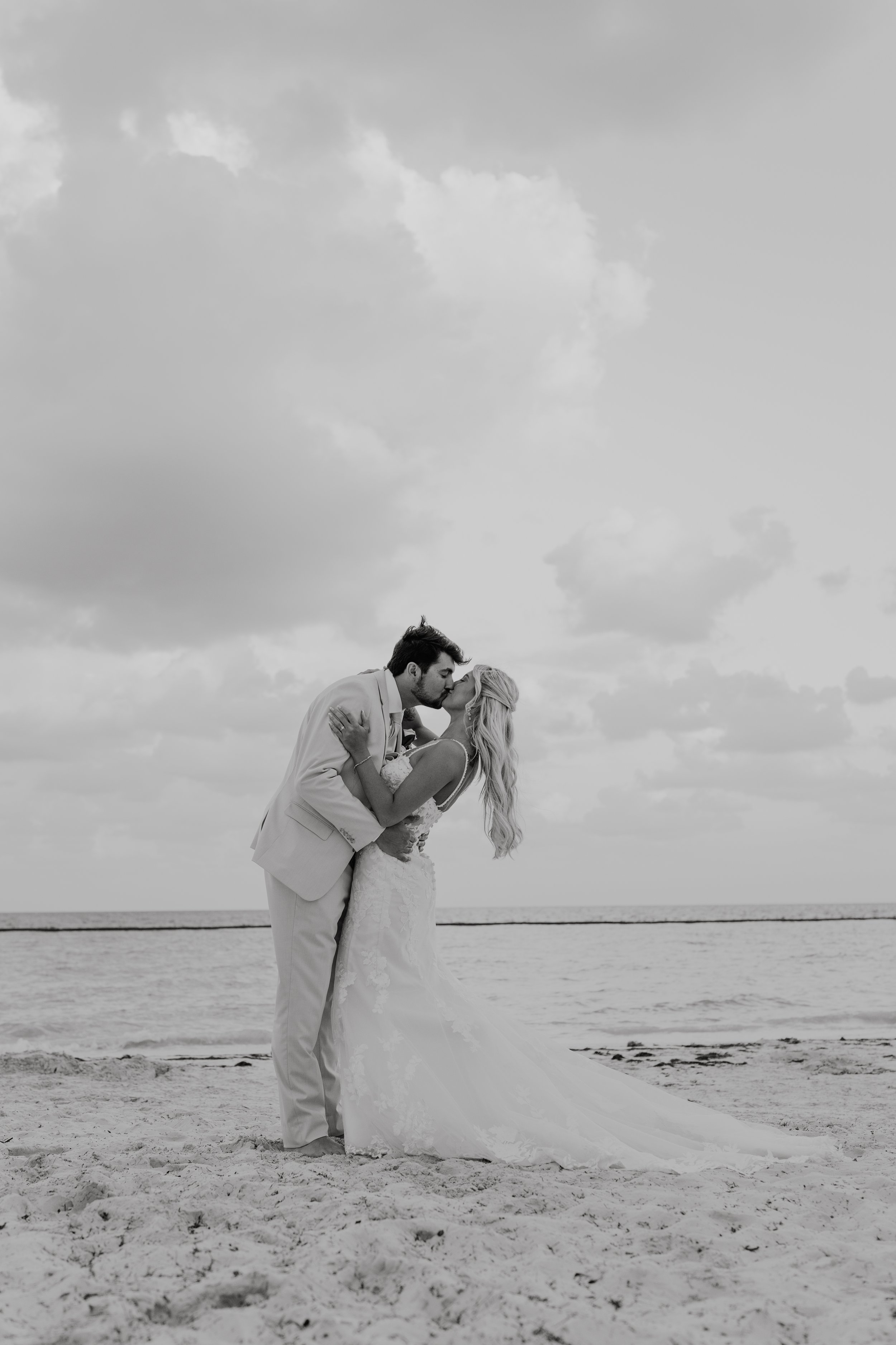 ohdeercollective-cancun-royaltonsplash-ohio-wedding-photographer-1004.jpg