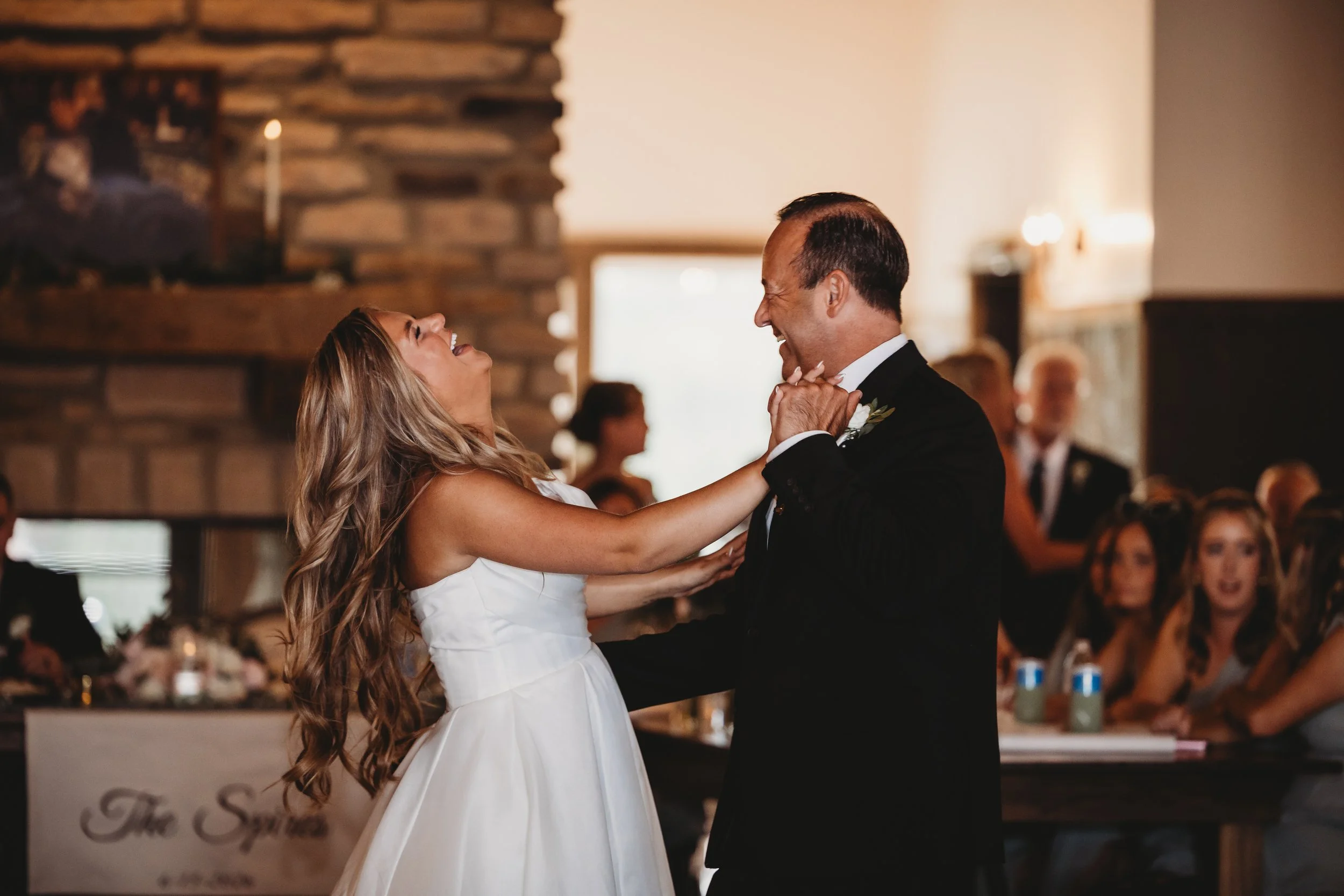 ohdeercollective-ohio-engagement-wedding-photographer-oldbarnsatdryrunfarms-36.jpg