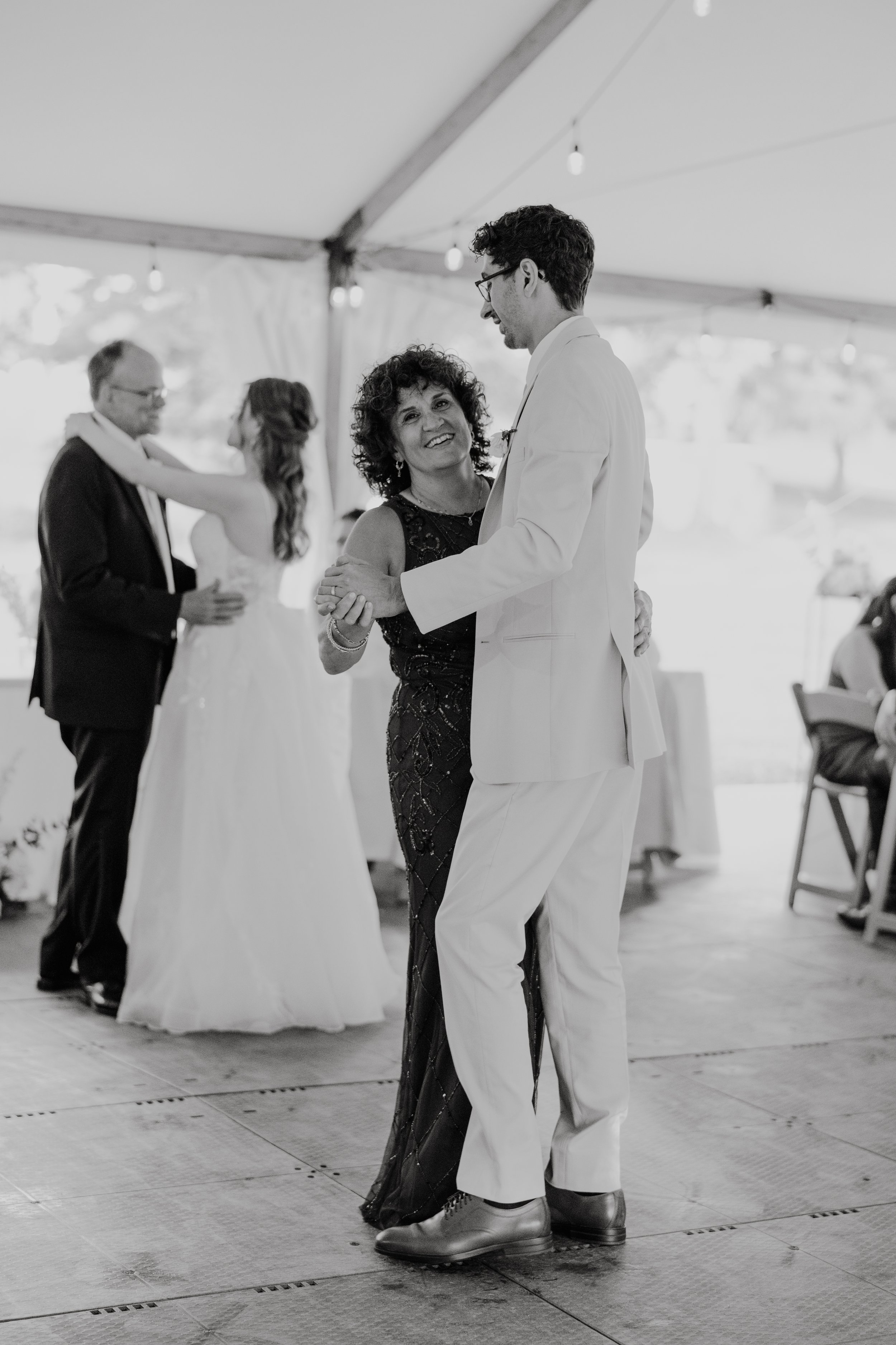 ohdeercollective-ohio-engagement-wedding-photographer-hineshill-38.jpg