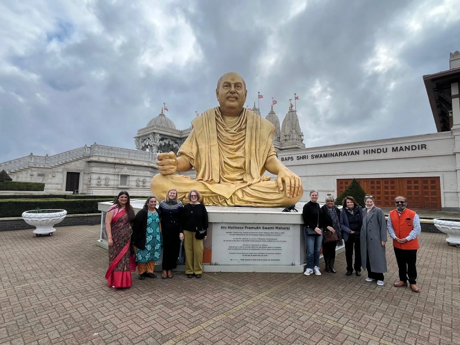 Finchley Foodbank team visits Neasden Temple