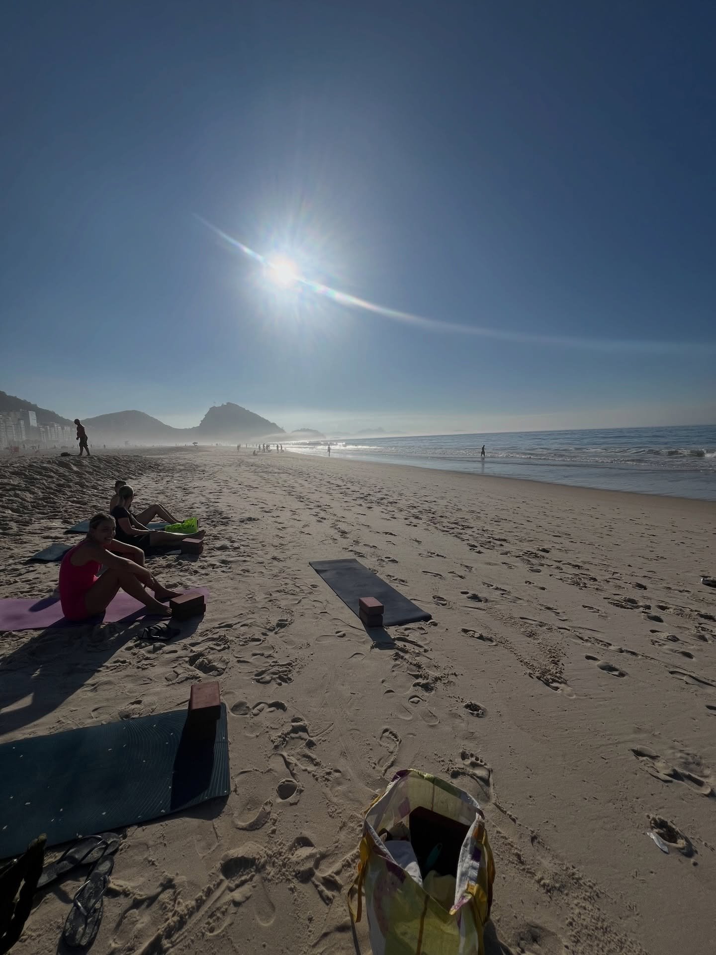 Registros da semana 🩵 🎞️🧘🏽&zwj;♀️🌞
Pequenos momentos de vida que eu amo 🧡

🇬🇧 little life moments to be remembered 🧡

🇫🇷 mes petites joies de la vie cette semaine ☺️🫶🏽

#yoga #riodejaneiro #yogario #yogariodejaneiro #omyogario