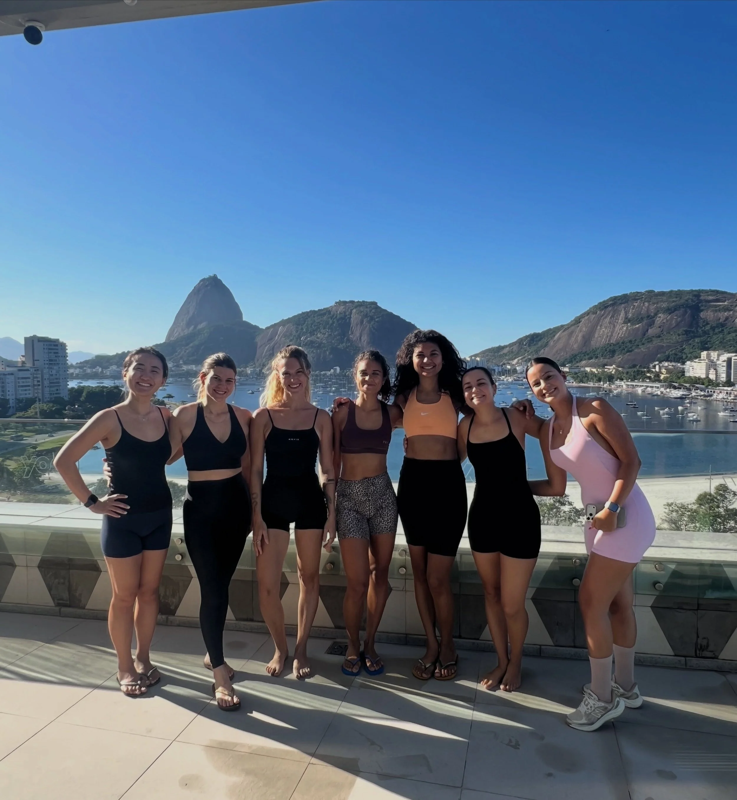 Life lately 💕✨🧘🏽&zwj;♀️
Yoga e outras coisas ultimamente 🫶🏽

Coisas que me deixam feliz ✨
Poder ver o nascer do sol no outono, o grupinho de mulheres no yoga, praticar yoga, o som do mar, treinar invertidas, saber descansar, caf&eacute; com amig