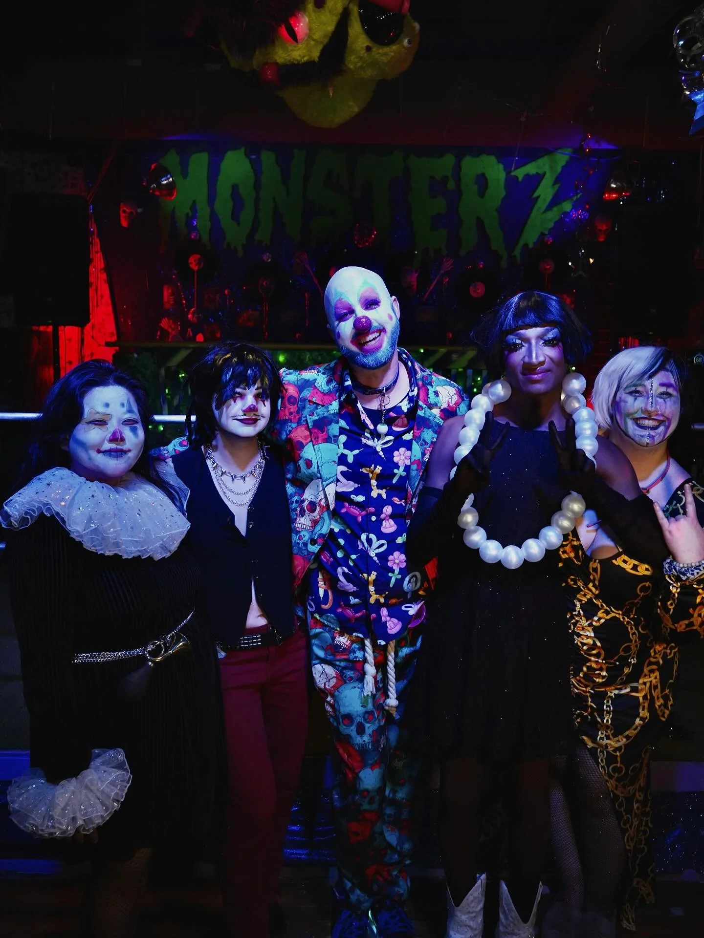 Thank you so much to the amazing cast of the first ever Grapefruit's Deathday Party! I had so much fun getting silly about dying with my cool friends! Thanks to Monsterz Inc for hosting and Nick Cagle for the photos! 

#indianapolisdrag #indianapolis