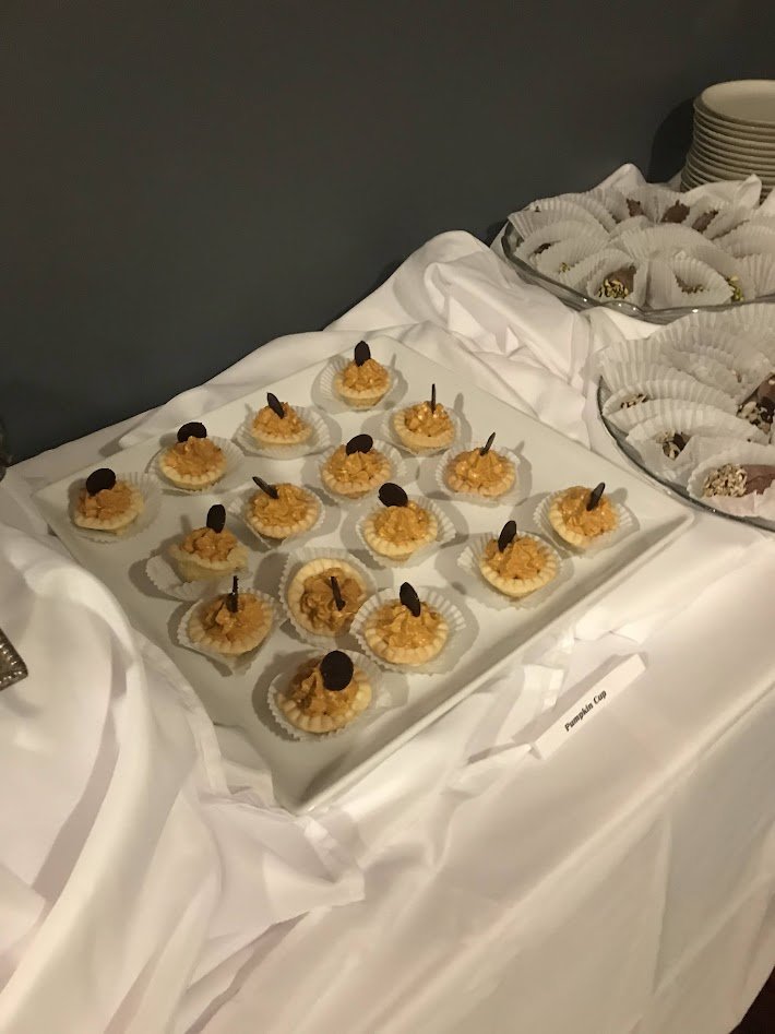 Desserts Patter Individual Mini Pumpkin Cups with Dark Chocolate Medallion