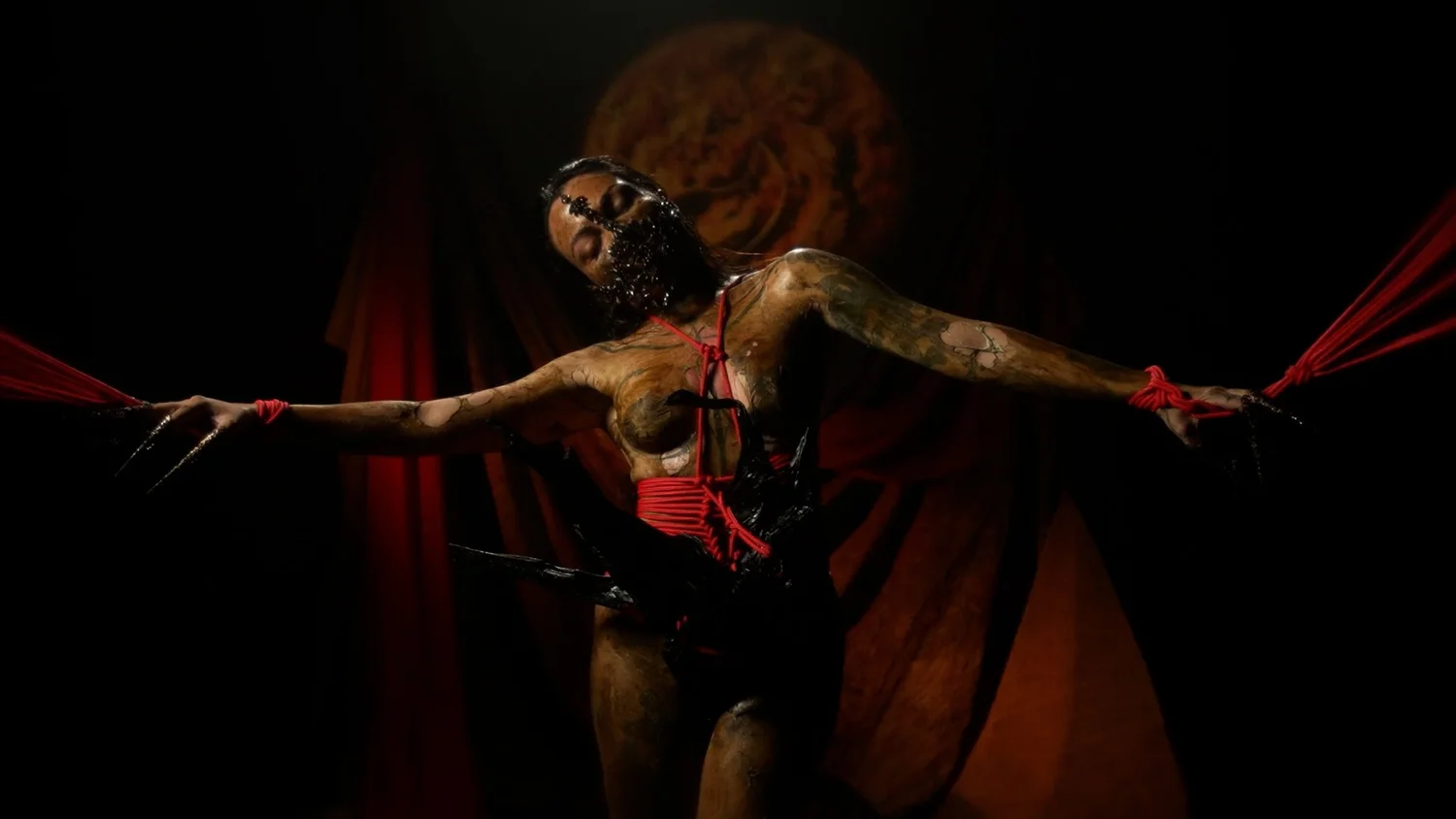 Symbiogenesis — Fungi Shibari performance, mycelial bodies — shibari performance by MAVRA (Luiza Jesus do Prado), photo 9