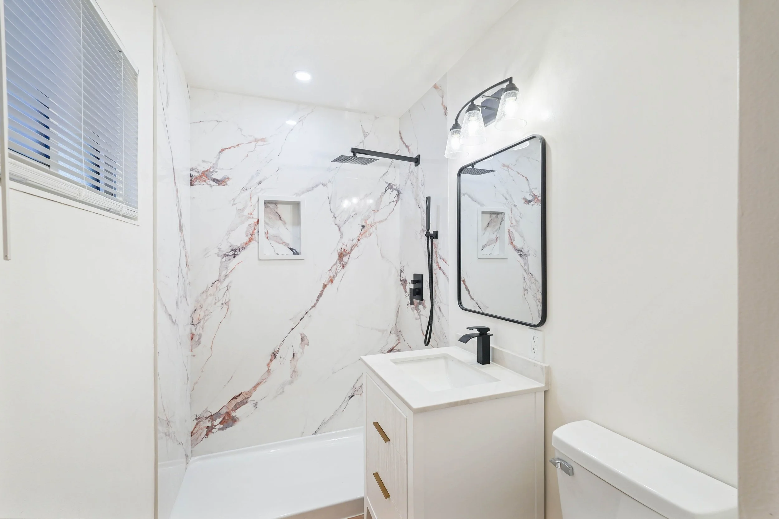 AFTER | Fully renovated bathroom with modern finishes