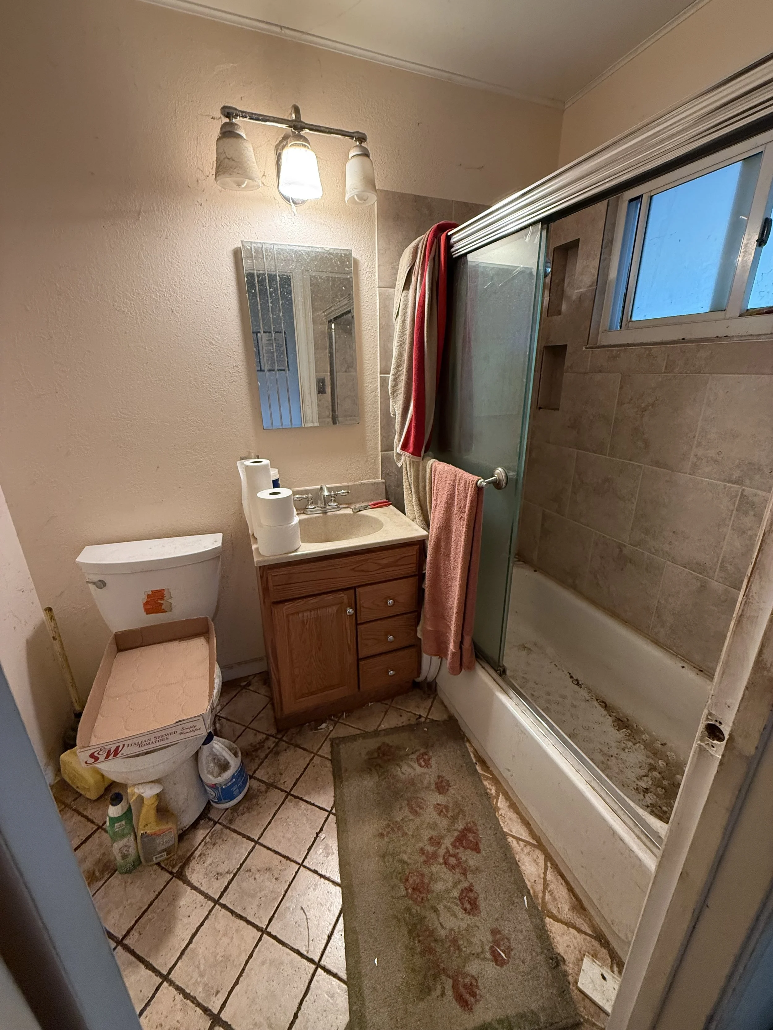 BEFORE | Original bathroom at 620 Corcoran Avenue