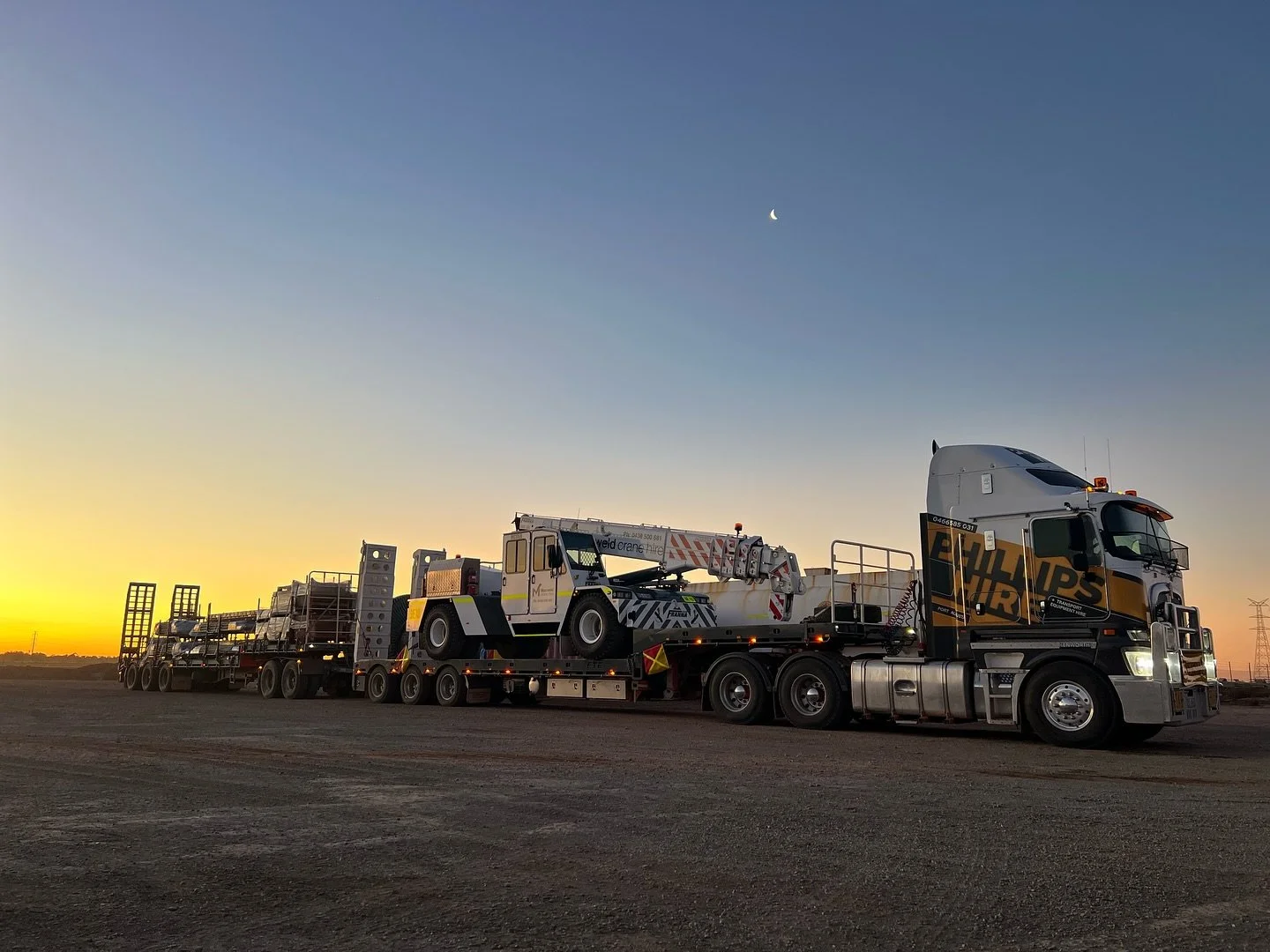 The big girl pulling Road trains between Adelaide, Lonsdale, Carrapeteena &amp; Prominent Hill.

🔥🔥🔥