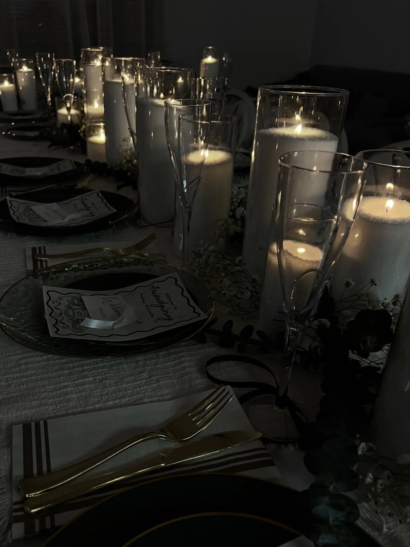 ✨ Intimate moments, elevated. ✨
Our sand candles set the perfect glow for this private dinner &mdash; because every seat at the table deserves a little magic. 🕯️🤍
#DiosaEvents #TabletopDesign #PrivateDinner #SandCandles #CandlelightDinner