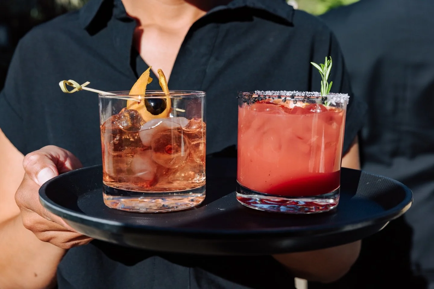 One thing I always tell my couples&hellip;You don&rsquo;t need an overwhelming bar menu to impress your guests! They will be happy with any alcohol 🙃

A couple of well-thought-out signature cocktails can feel more elevated, more personal, and more i